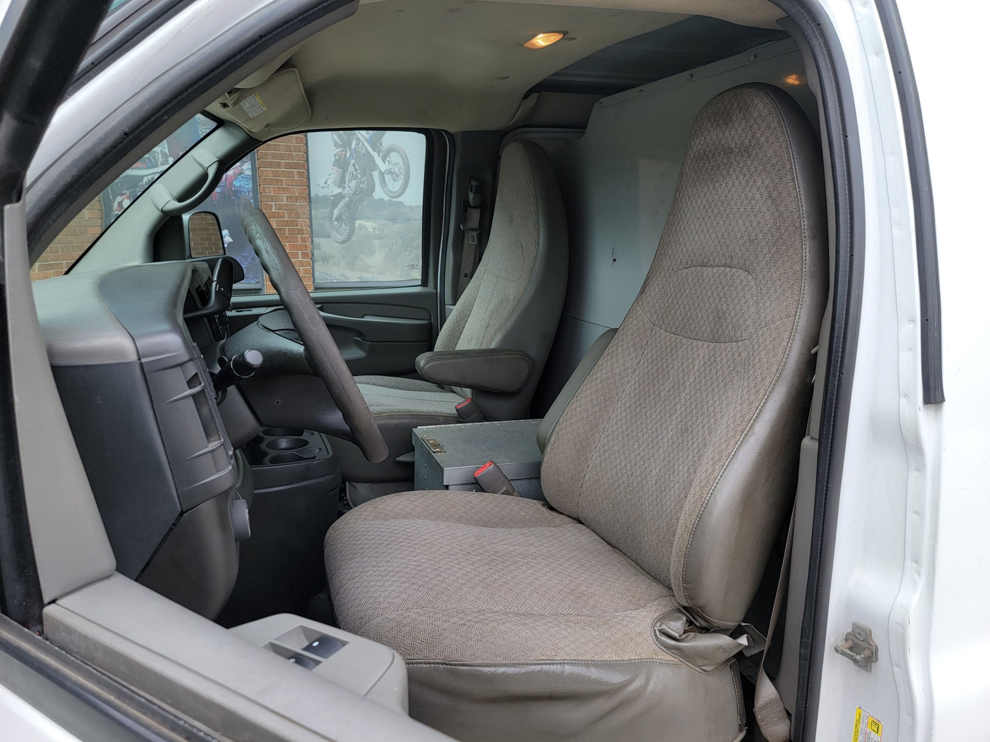 /theautoking/2014-GMC-SavanaCargo-9050515914559543.jpg