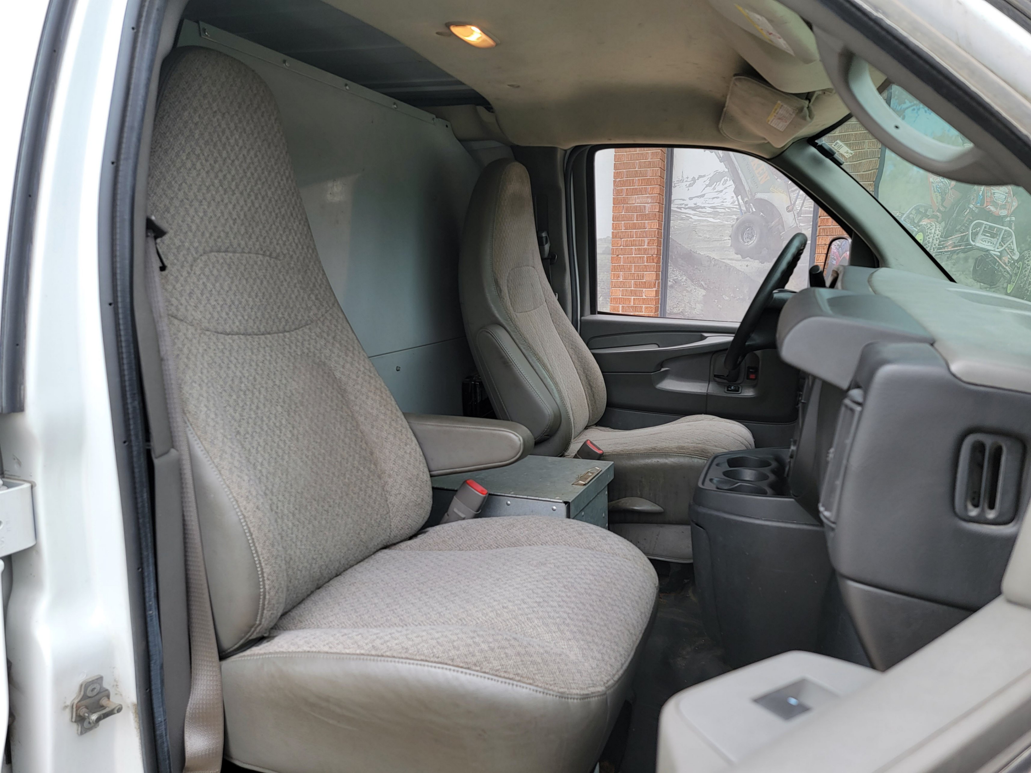/theautoking/2014-GMC-SavanaCargo-986581069304181.jpg