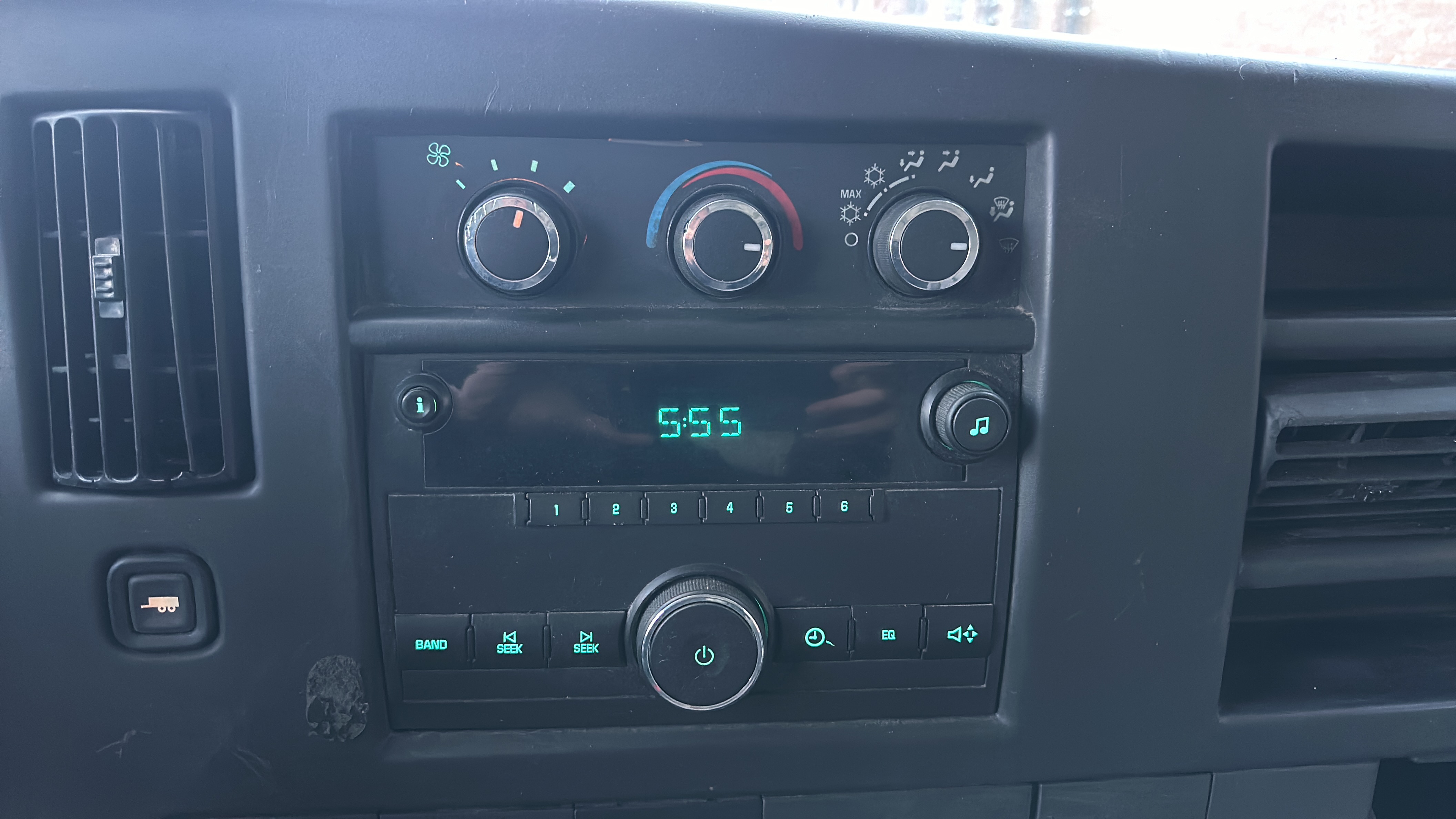 /theautoking/2014-GMC-SavanaCommercial-8417291890160847.jpg