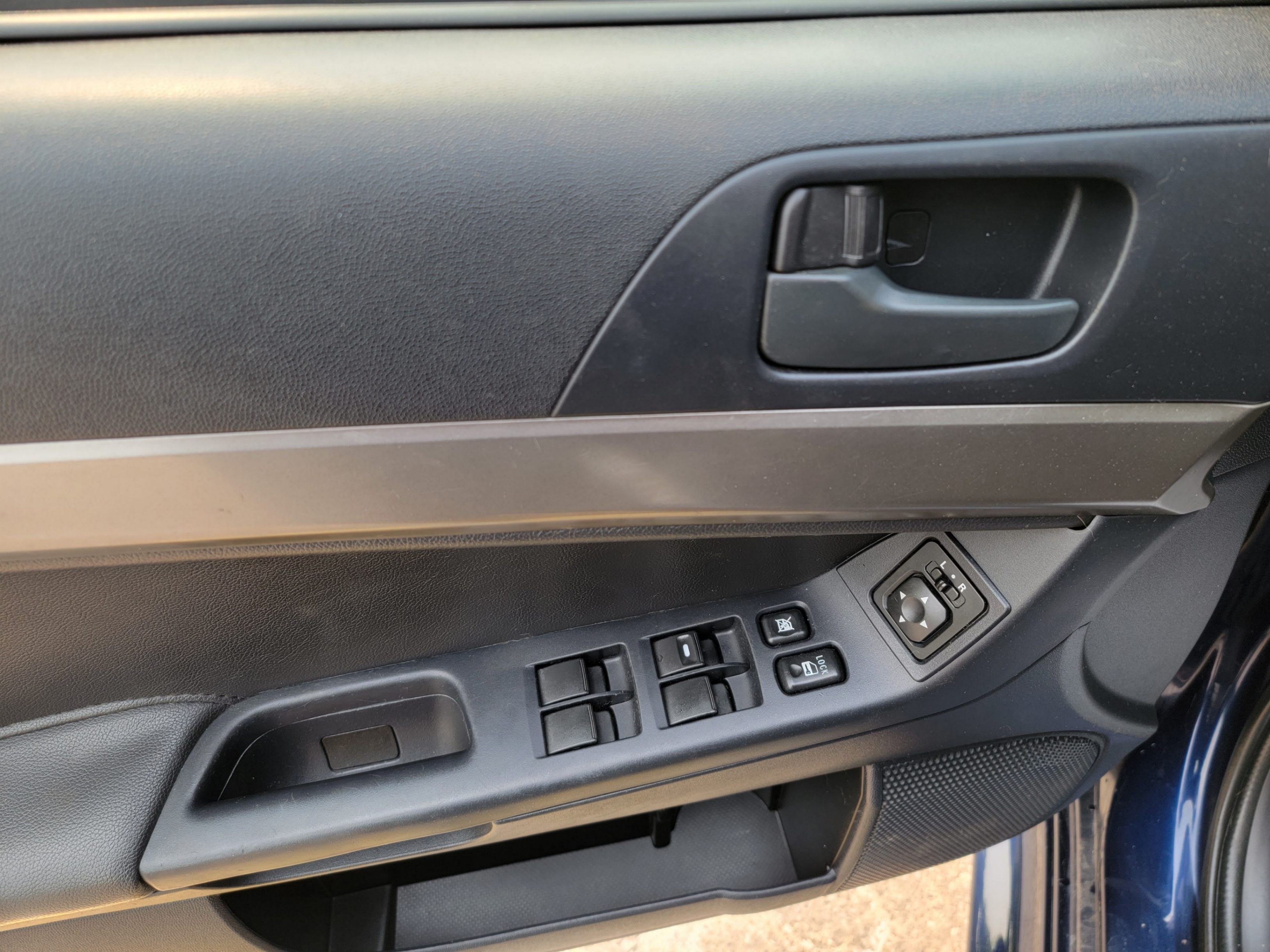 /theautoking/2014-Mitsubishi-Lancer-7365160155541488.jpg