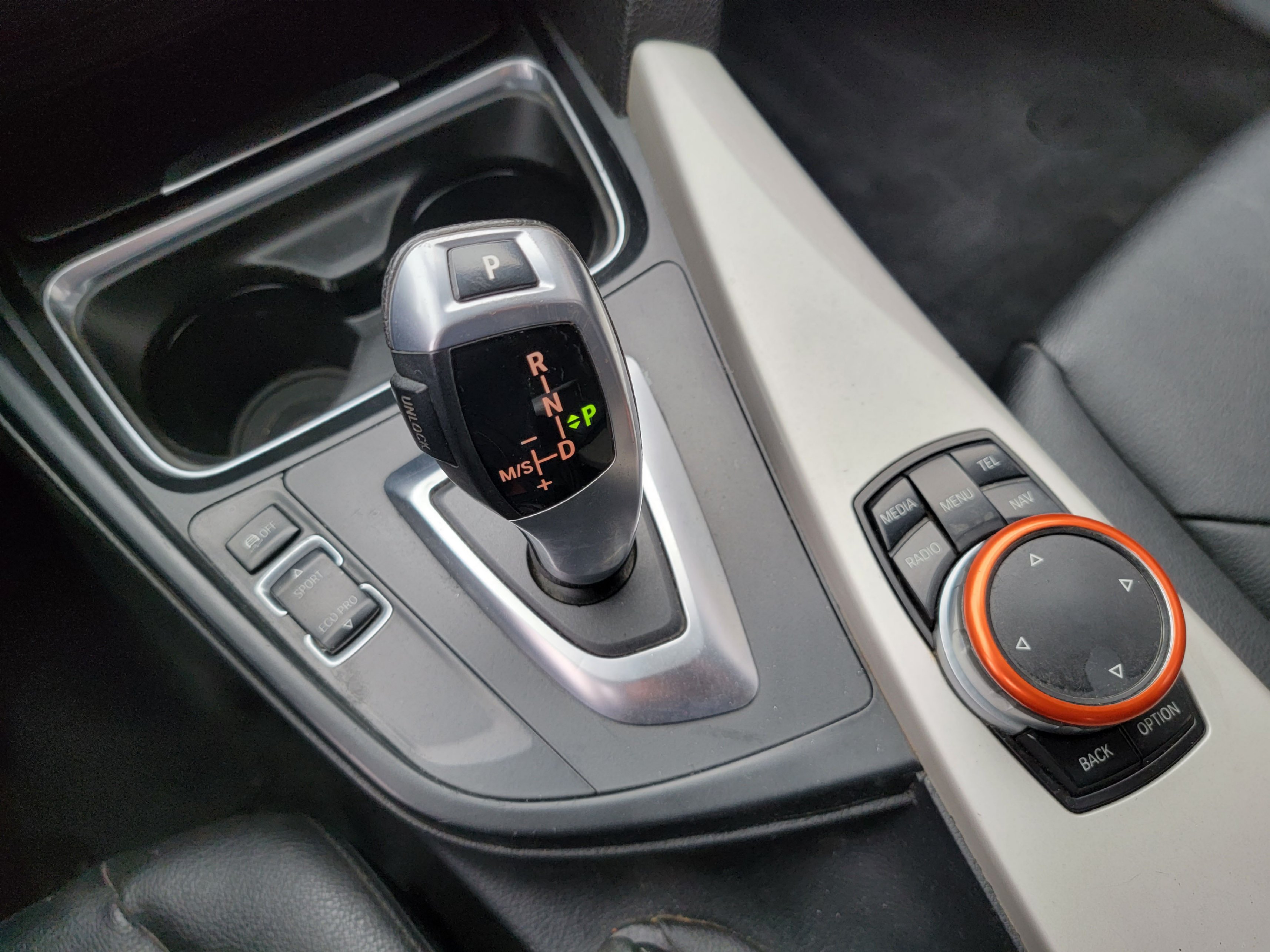 /theautoking/2015-BMW-3Series-28762158452645625.jpg