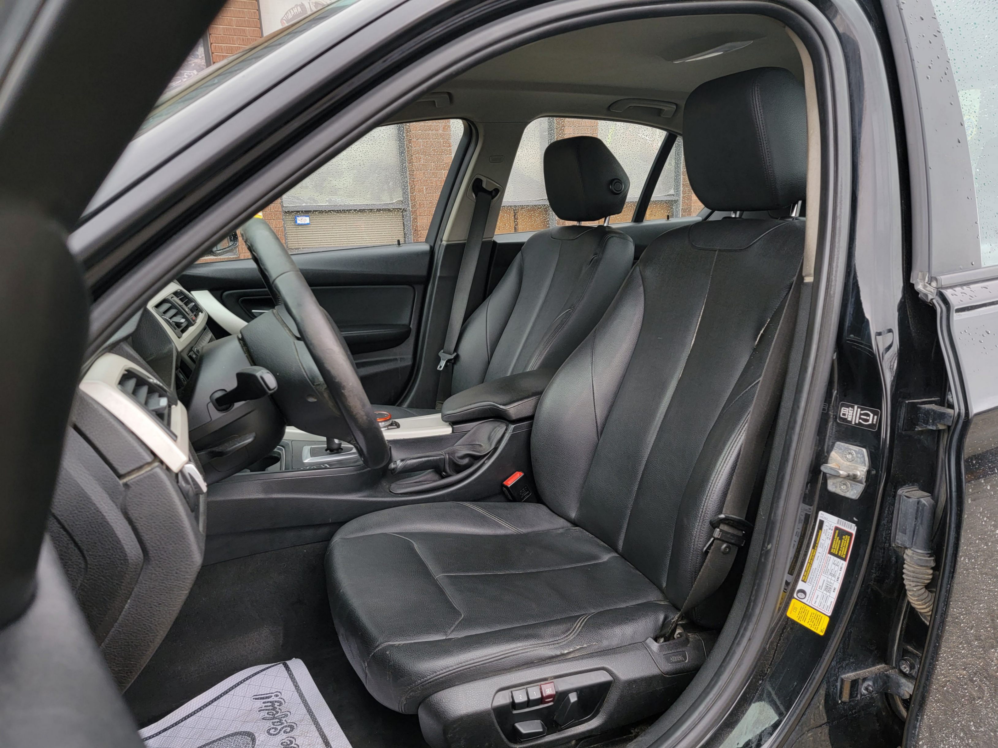 /theautoking/2015-BMW-3Series-33160056217239986.jpg