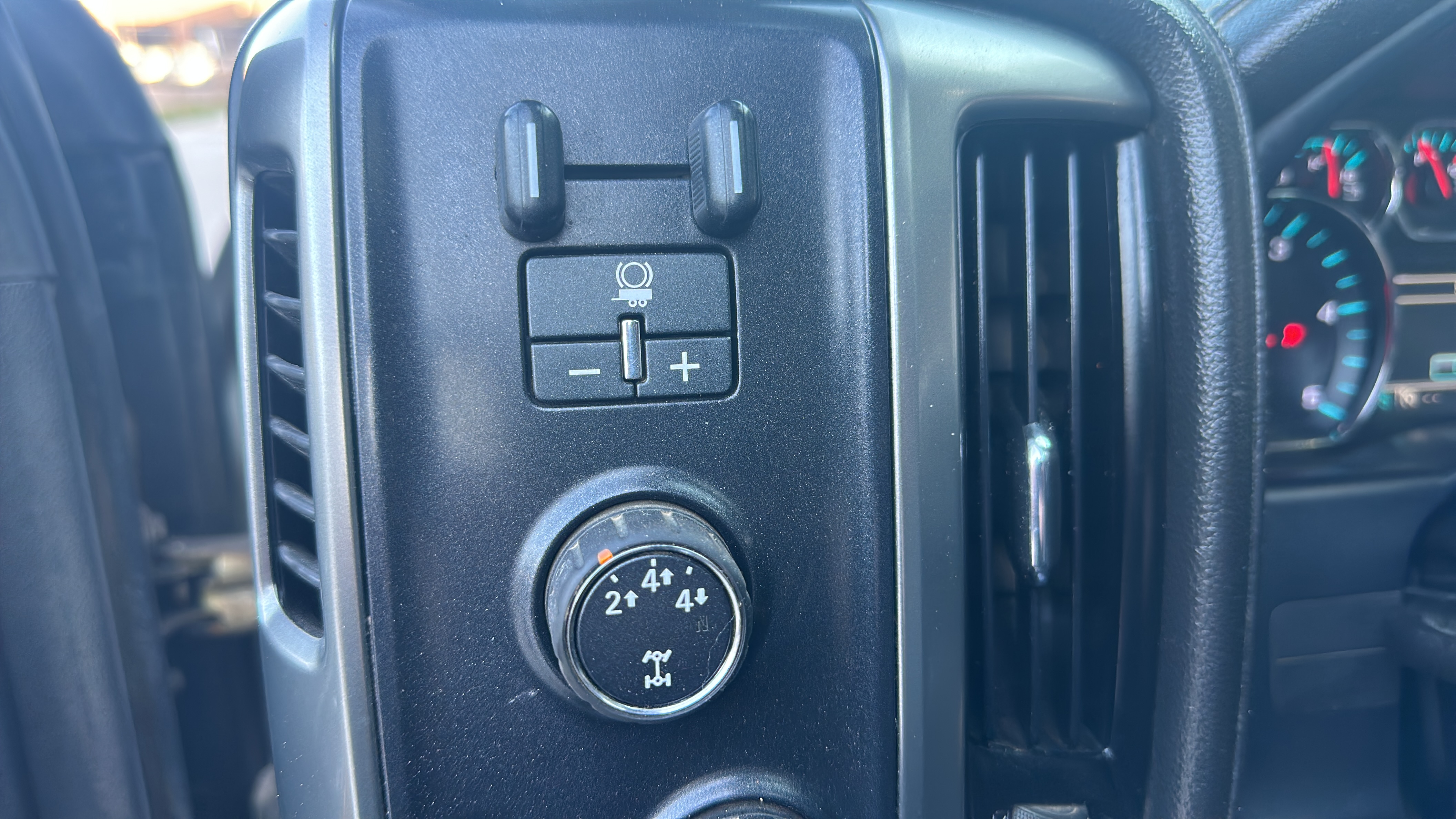 /theautoking/2015-Chevrolet-Silverado3500HD-14672541269150652.jpg