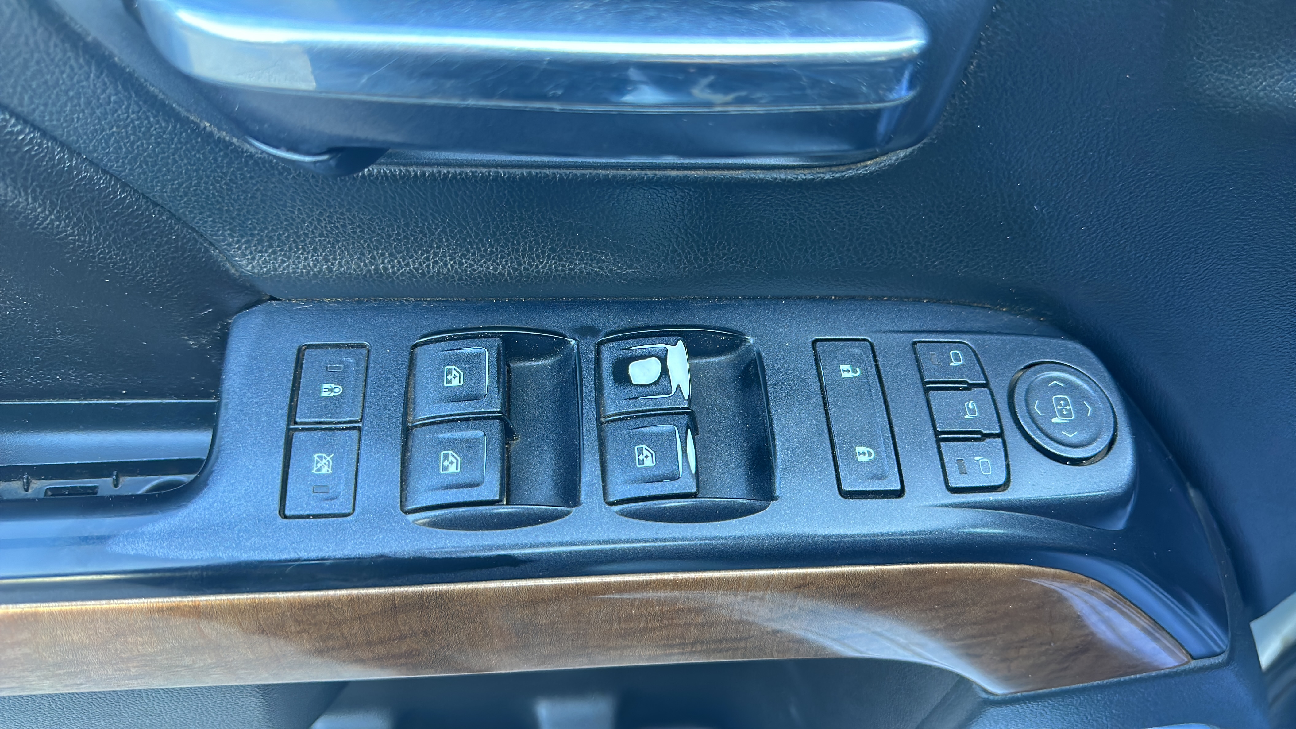 /theautoking/2015-Chevrolet-Silverado3500HD-23403998408650595.jpg