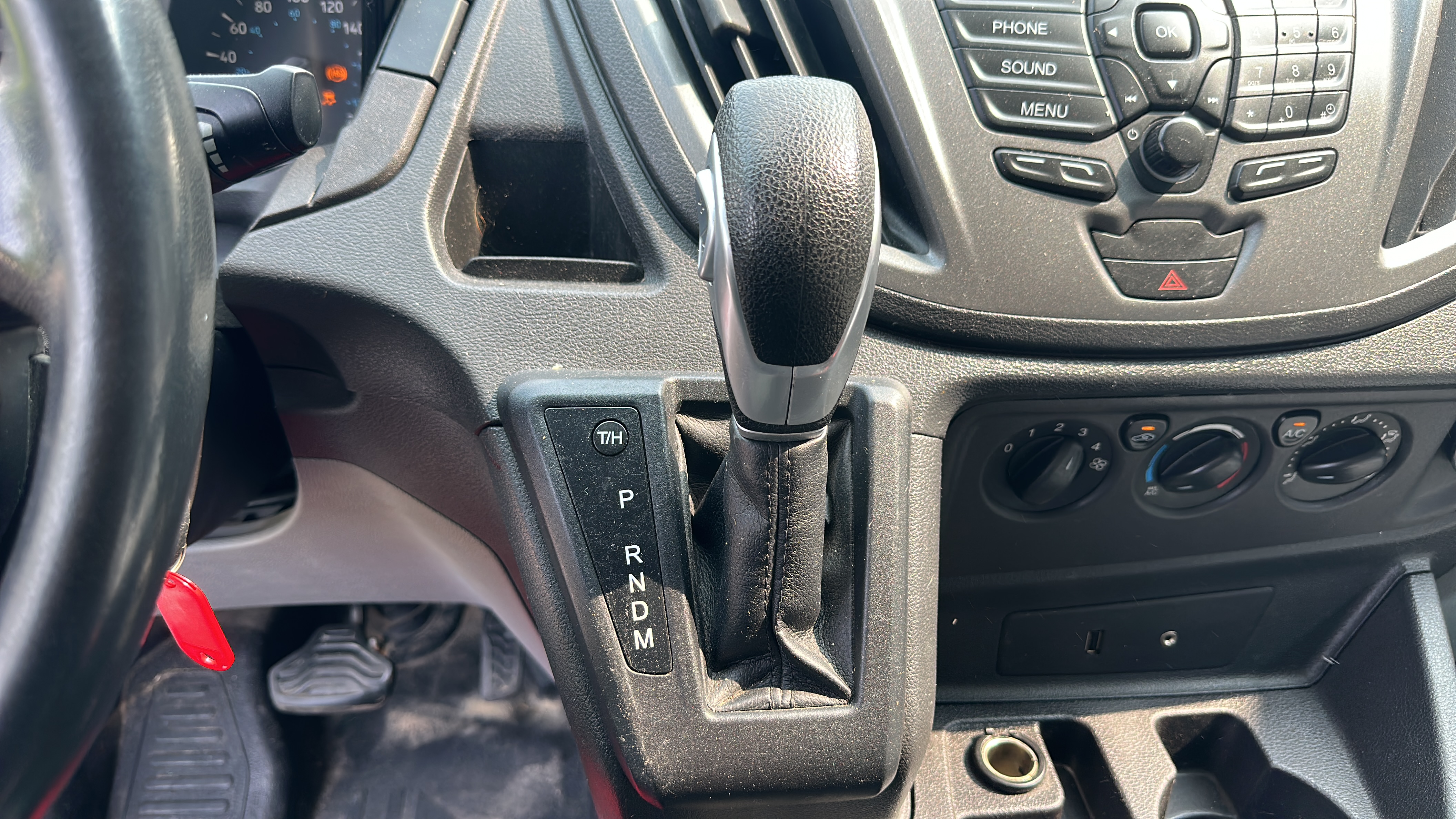 /theautoking/2015-Ford-TransitCargo-0856224090110902.jpg