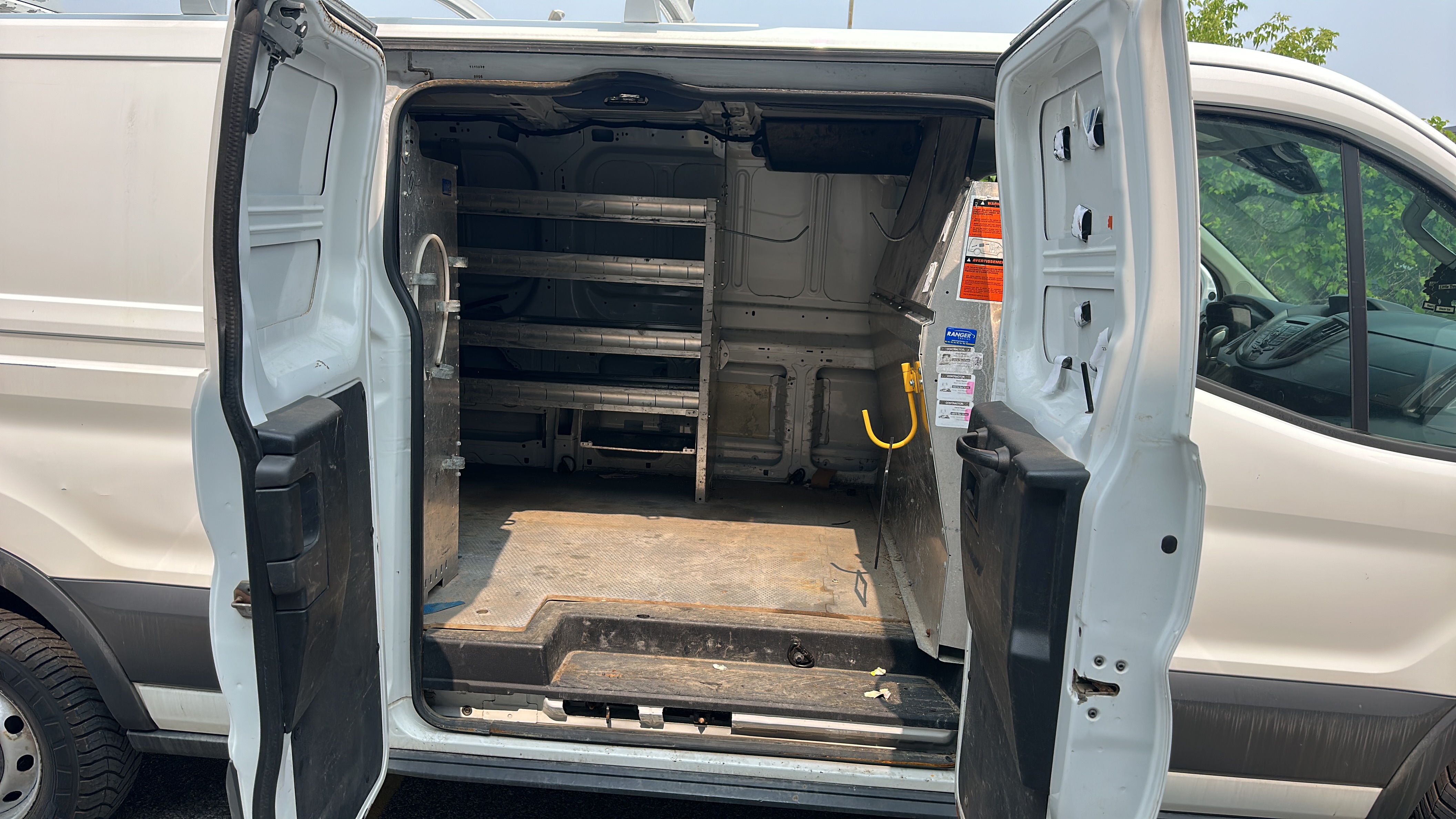 /theautoking/2015-Ford-TransitCargo-2458847407703335.jpg