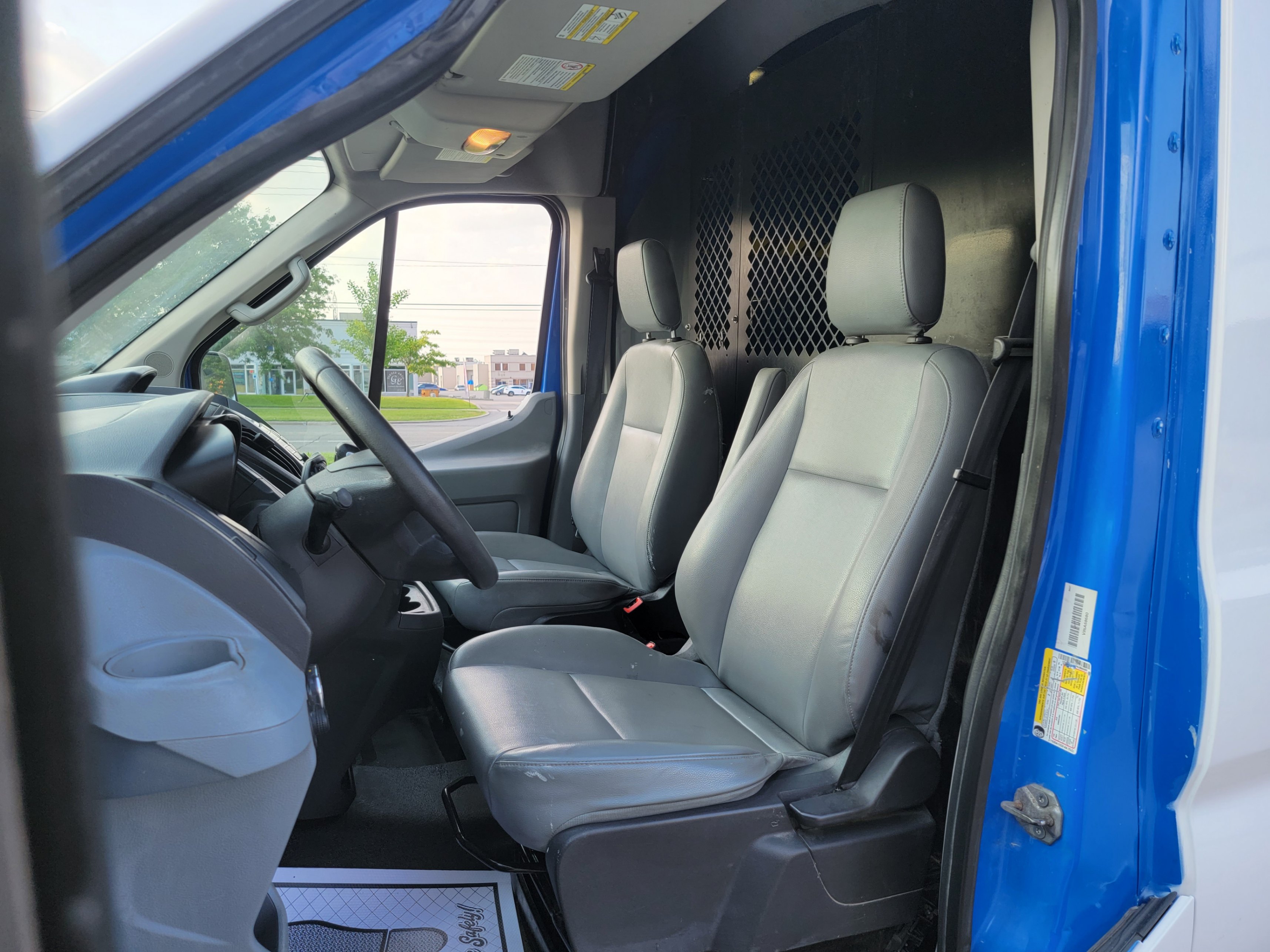 /theautoking/2015-Ford-TransitCargo-32267842822449677.jpg