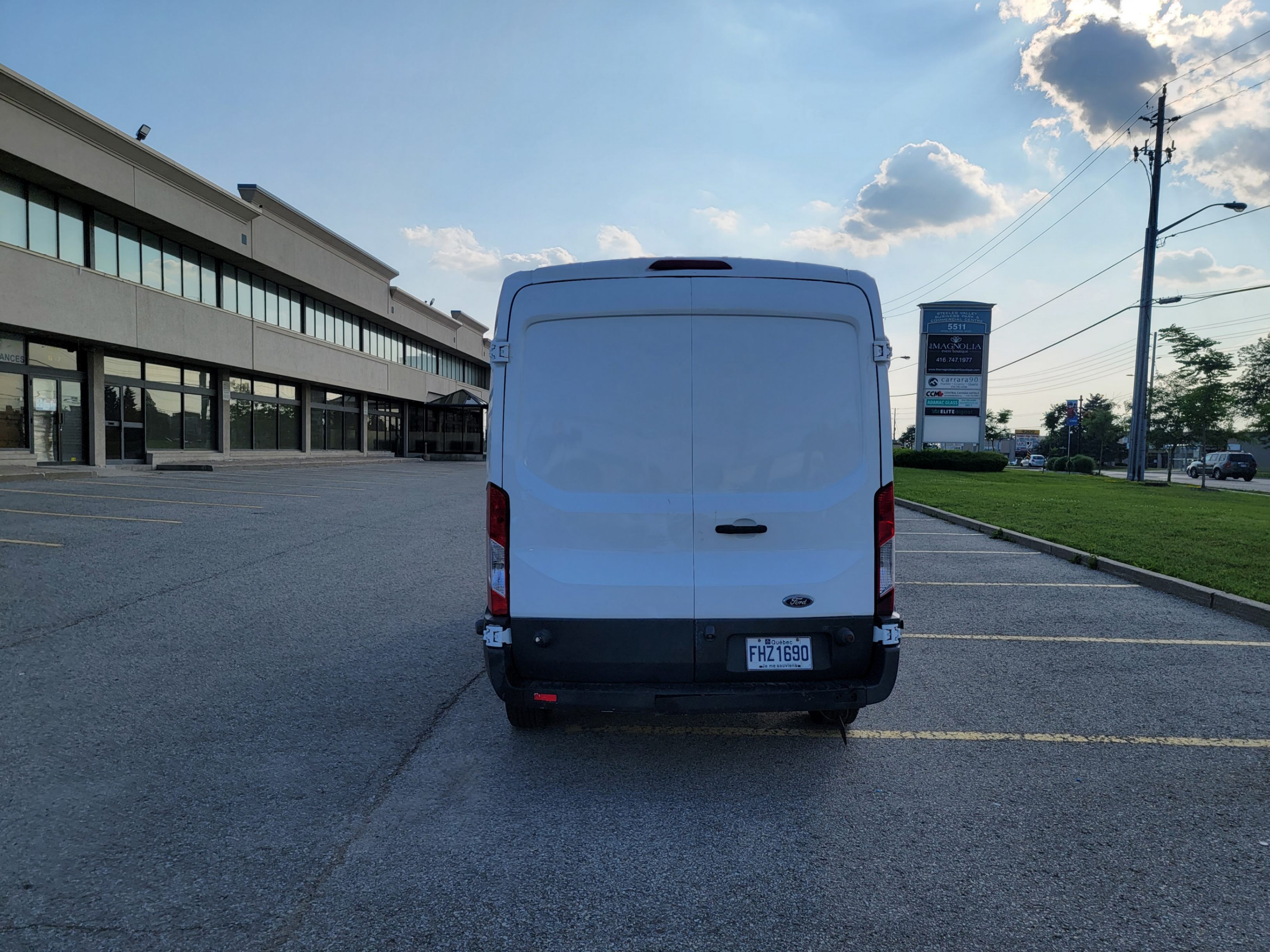 /theautoking/2015-Ford-TransitCargo-32614485773505786.jpg