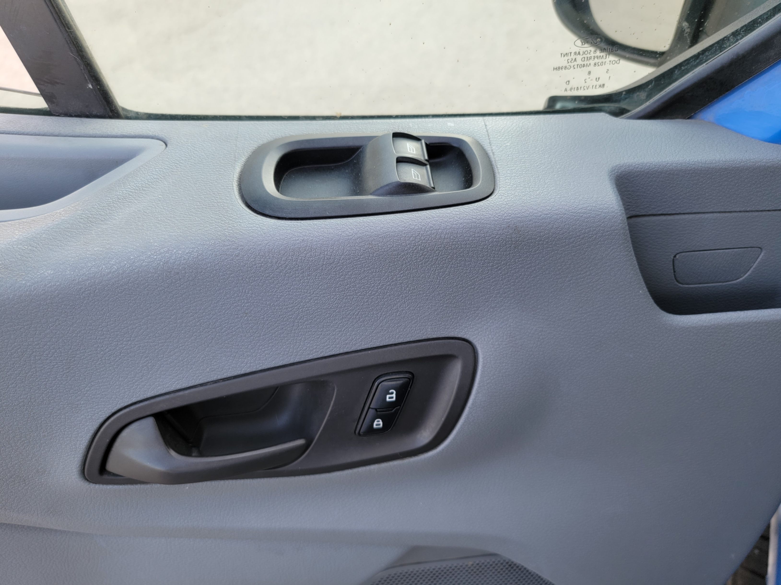 /theautoking/2015-Ford-TransitCargo-8070490931536838.jpg