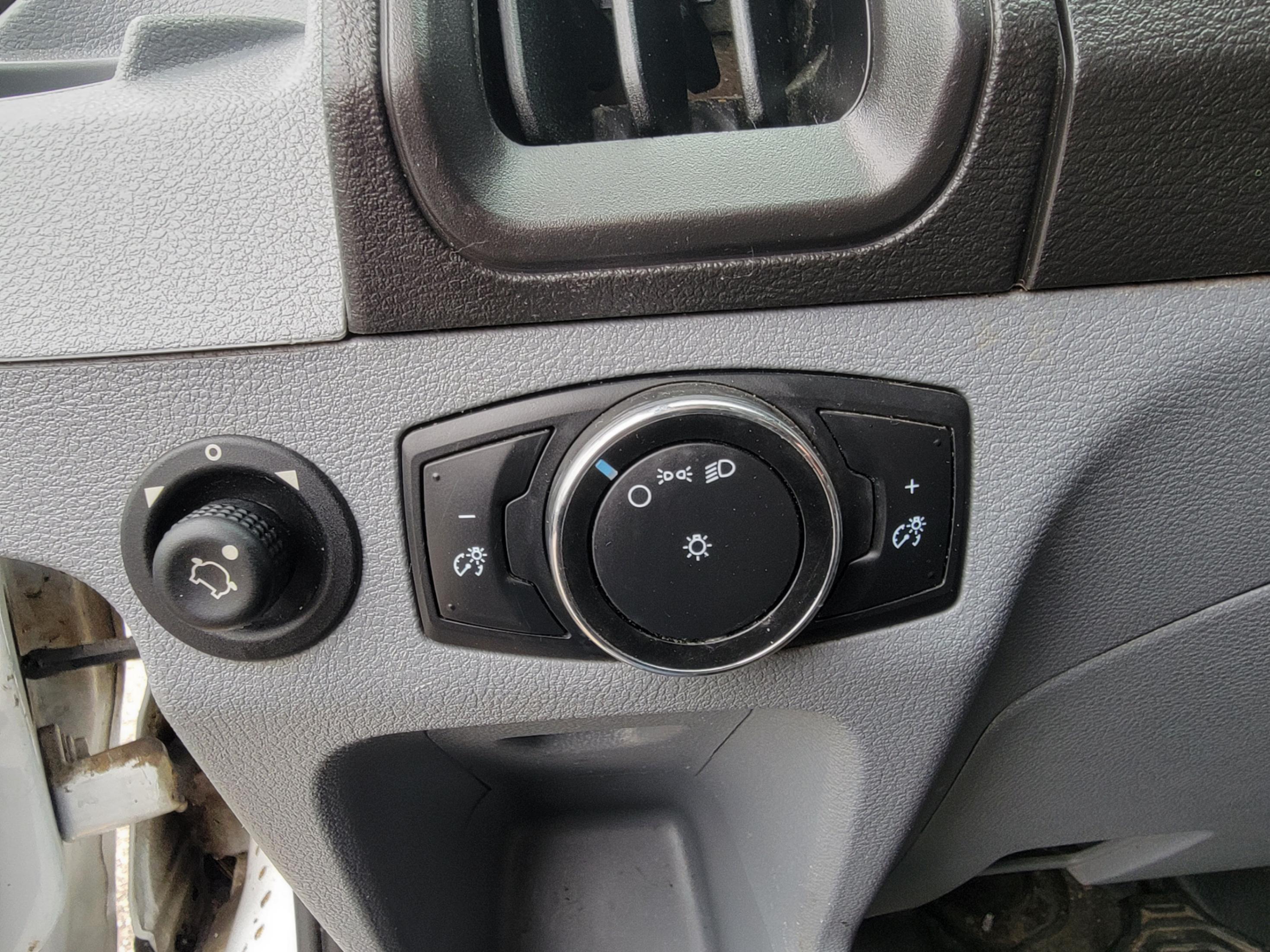 /theautoking/2016-Ford-TransitCargo-4856137088659853.jpg