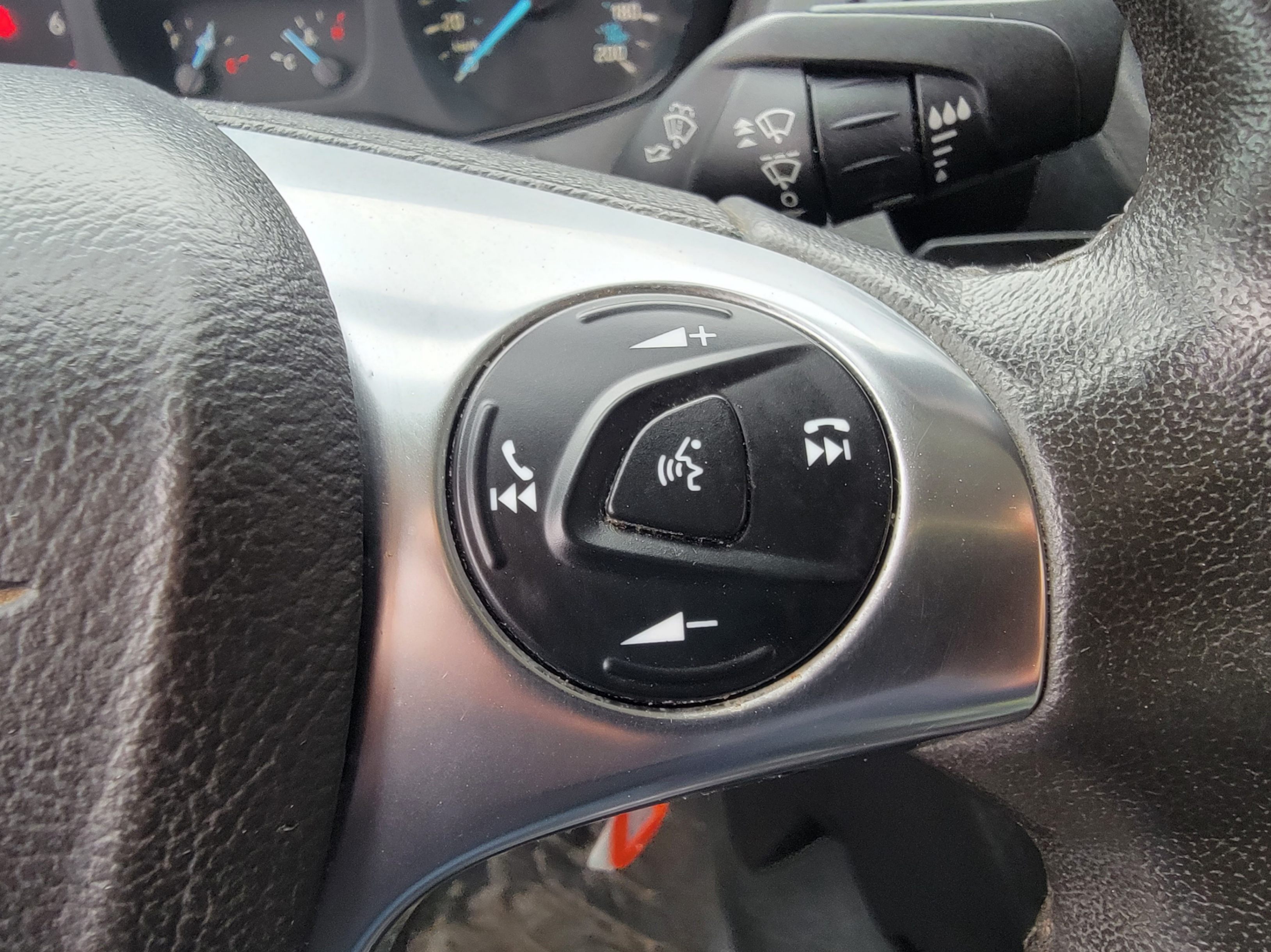 /theautoking/2016-Ford-TransitCargo-7973888461829812.jpg