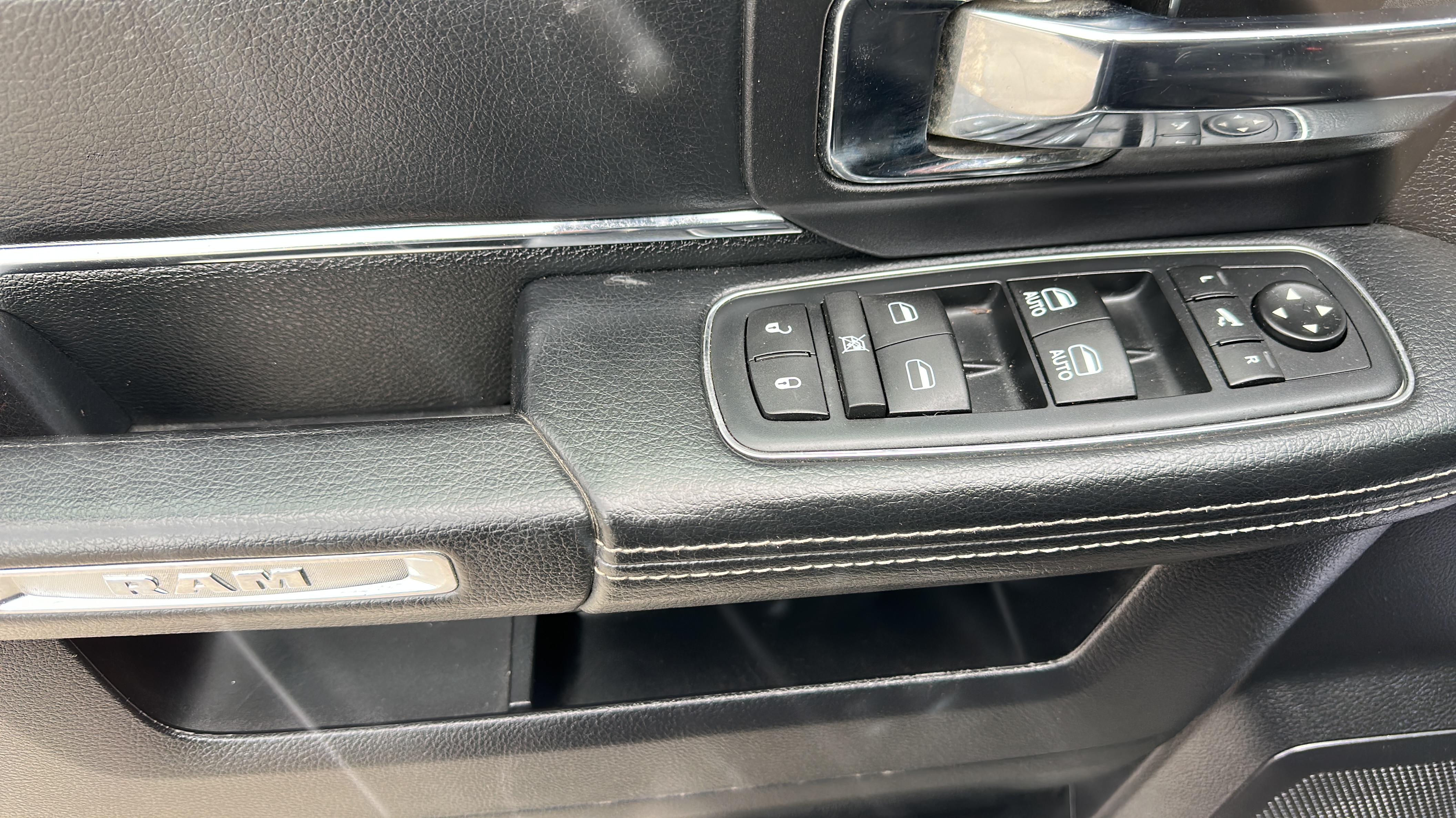/theautoking/2016-Ram-2500-35168032969164775.jpg