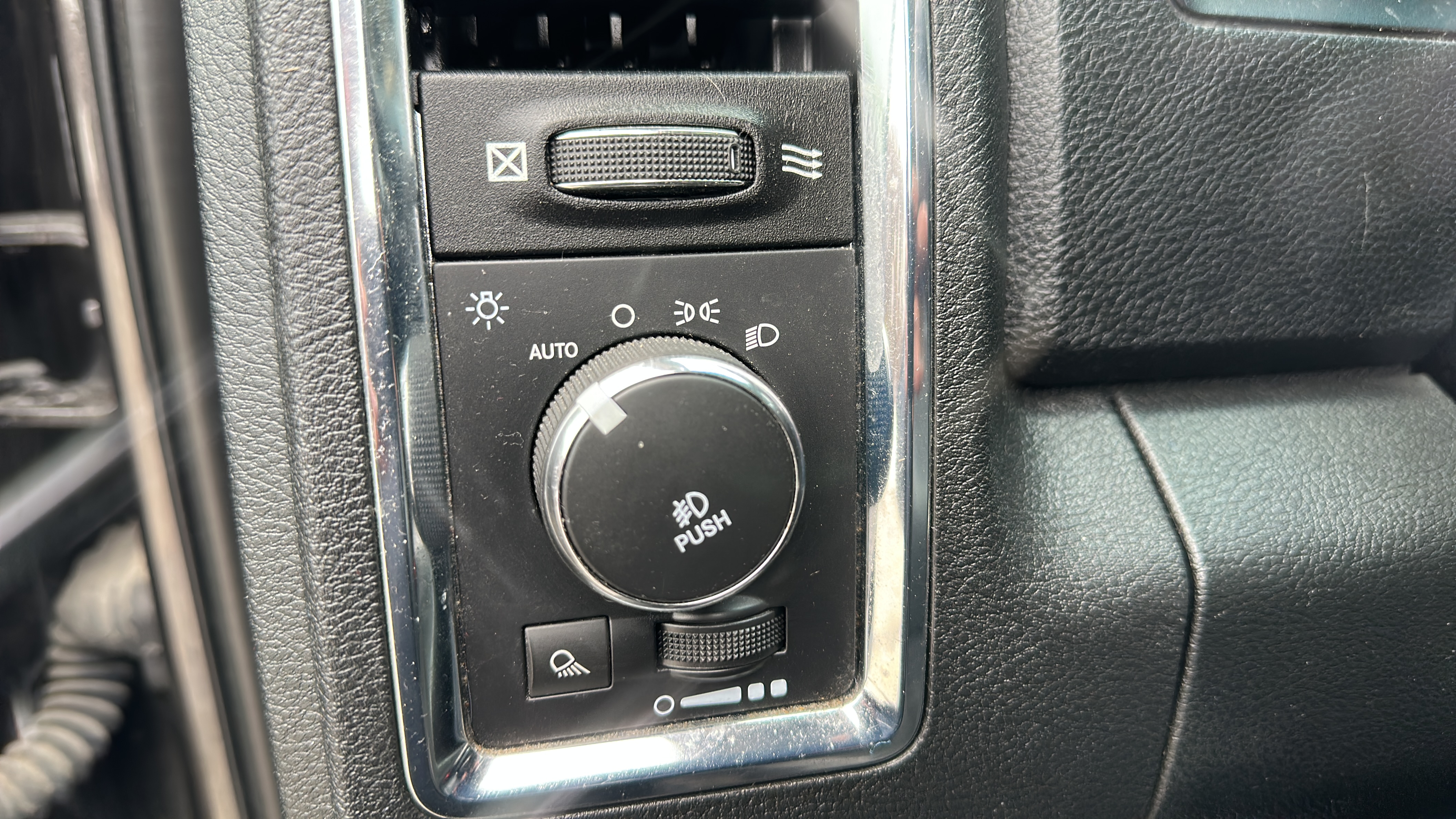 /theautoking/2016-Ram-2500-49971805085927423.jpg