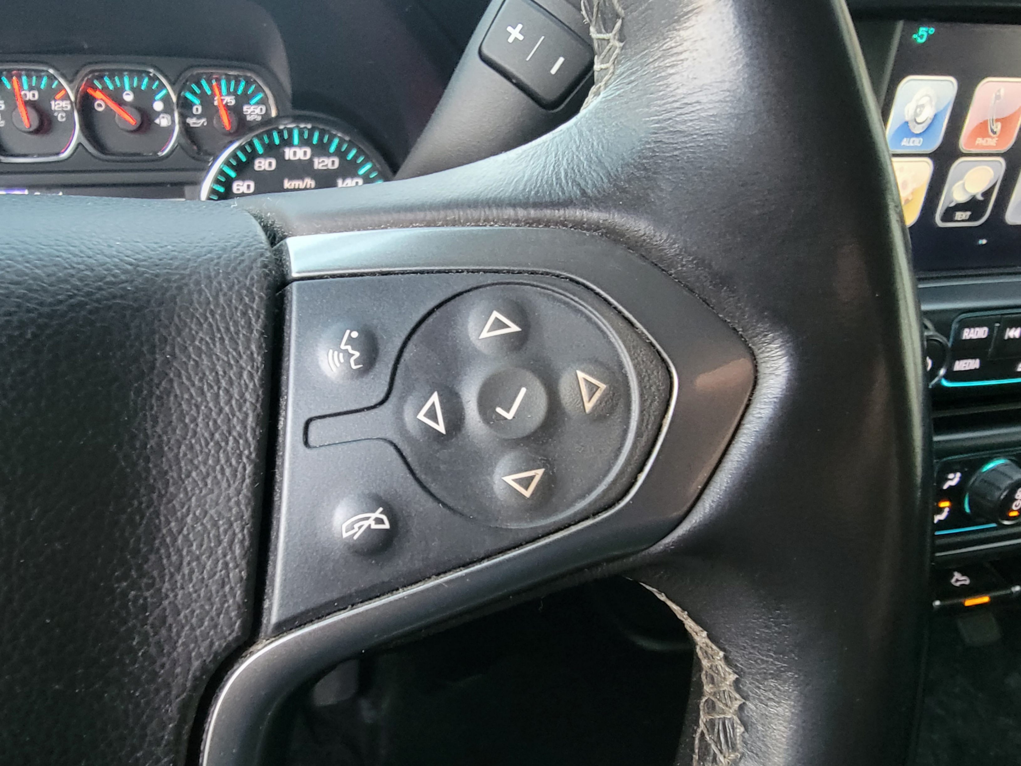 /theautoking/2017-Chevrolet-Silverado1500-49609767386618775.jpg