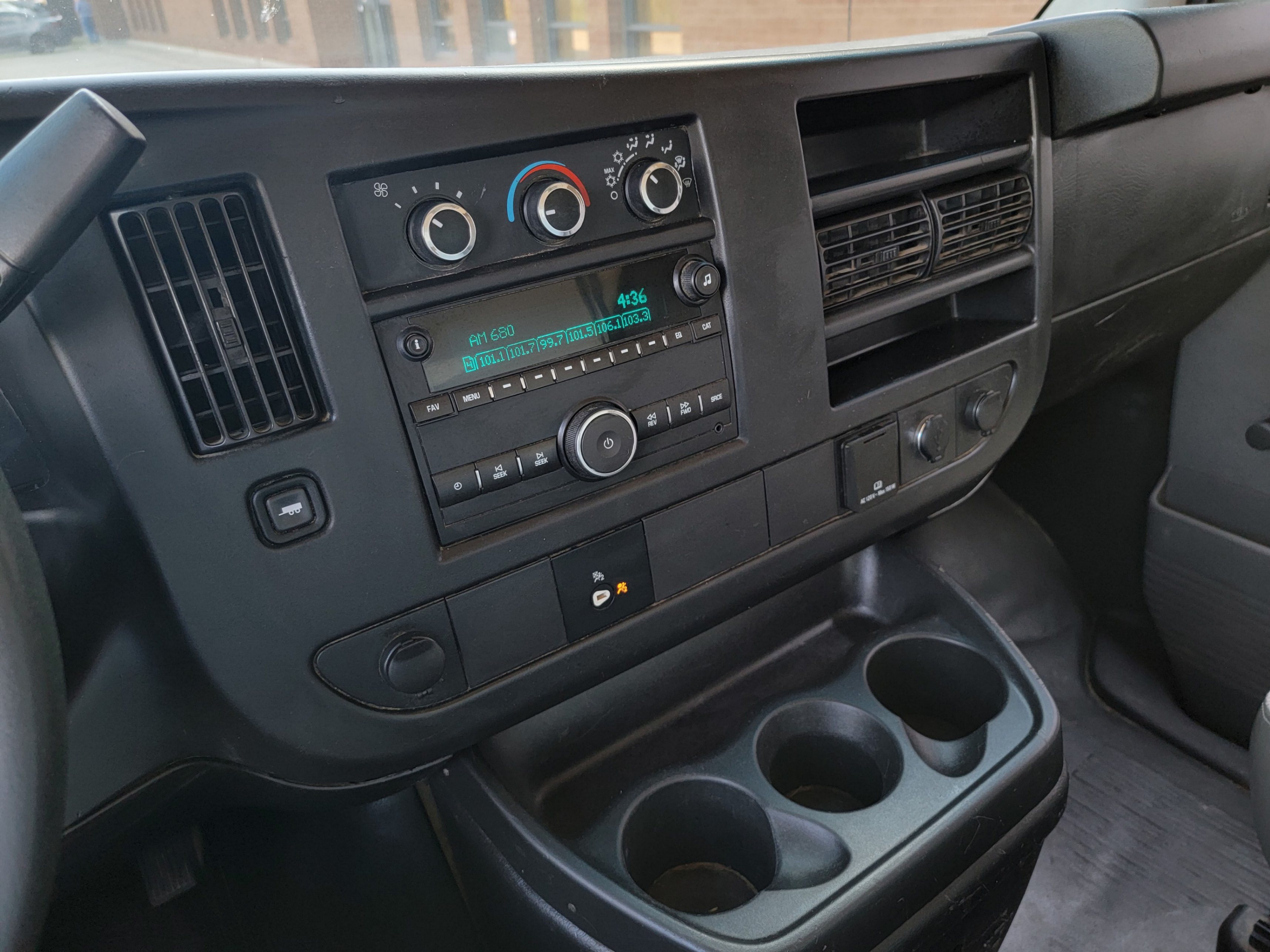/theautoking/2017-GMC-SavanaCommercial-6832100810977149.jpg