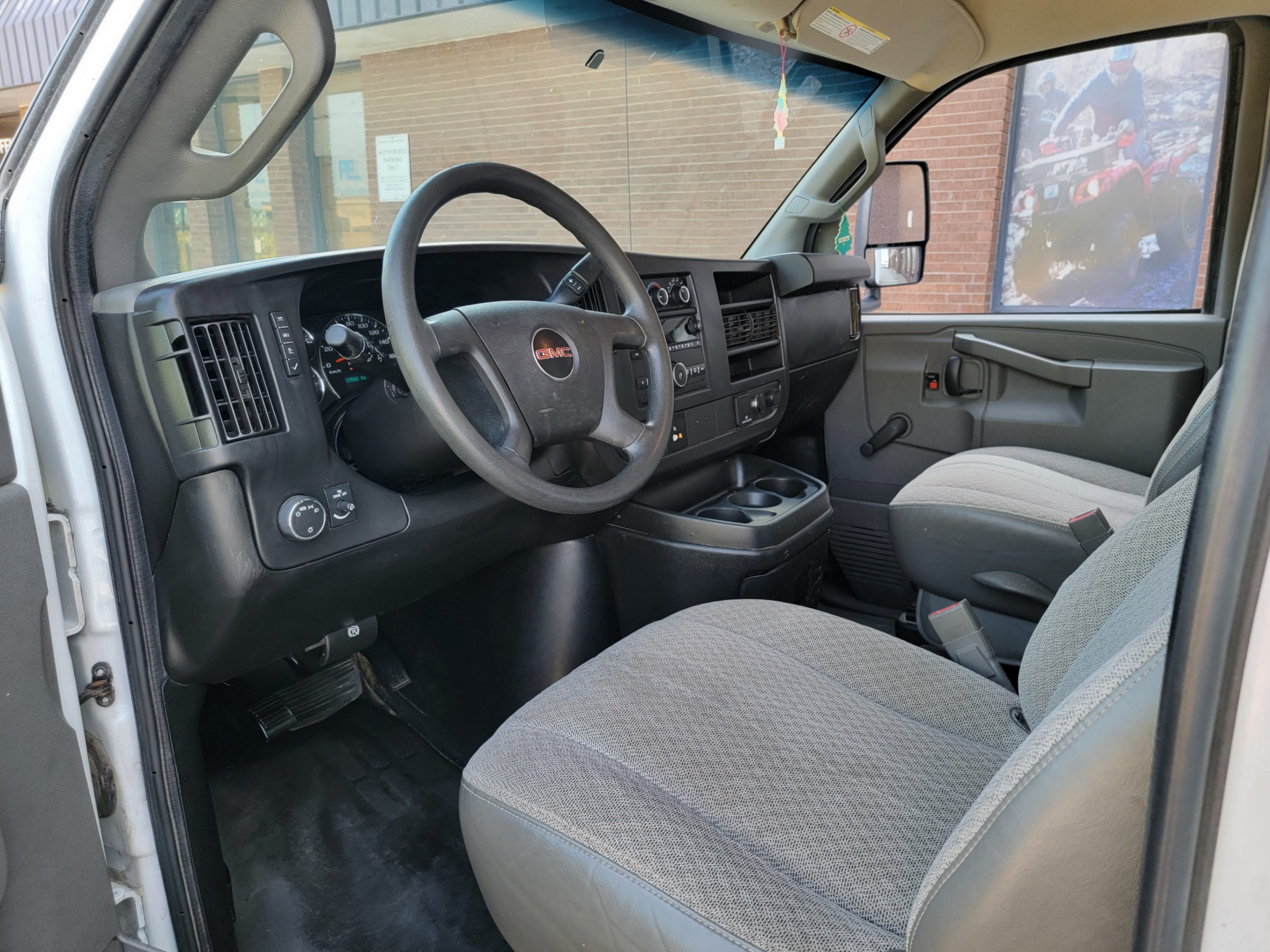 /theautoking/2017-GMC-SavanaCommercial-9714034892344823.jpg