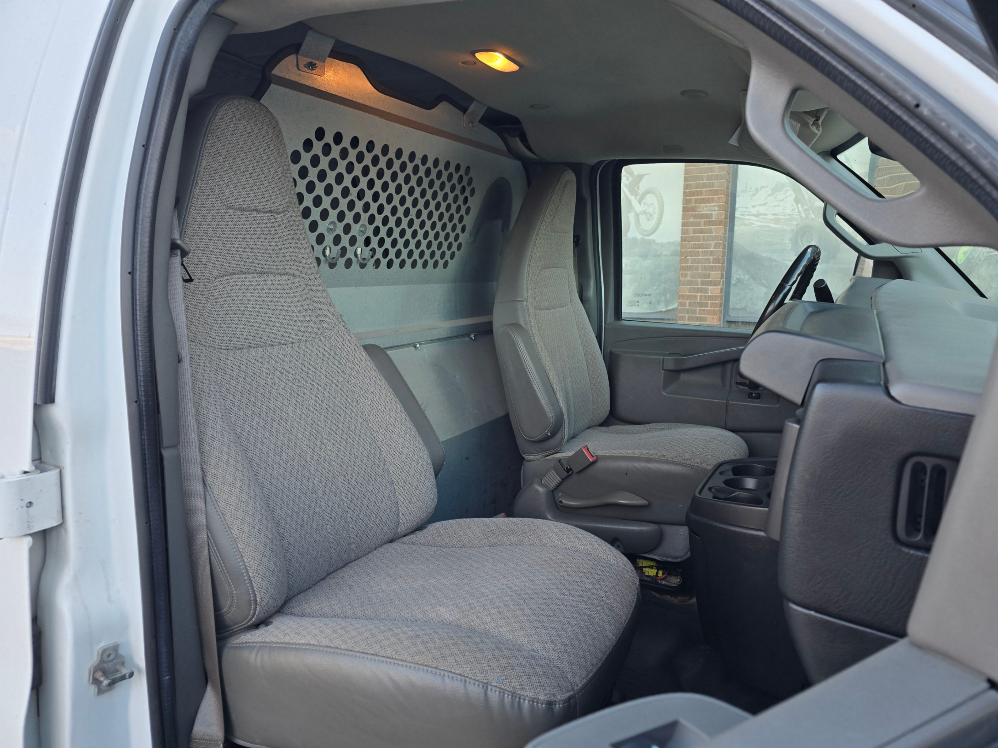 /theautoking/2018-GMC-SavanaCargo-38568301814775596.jpg