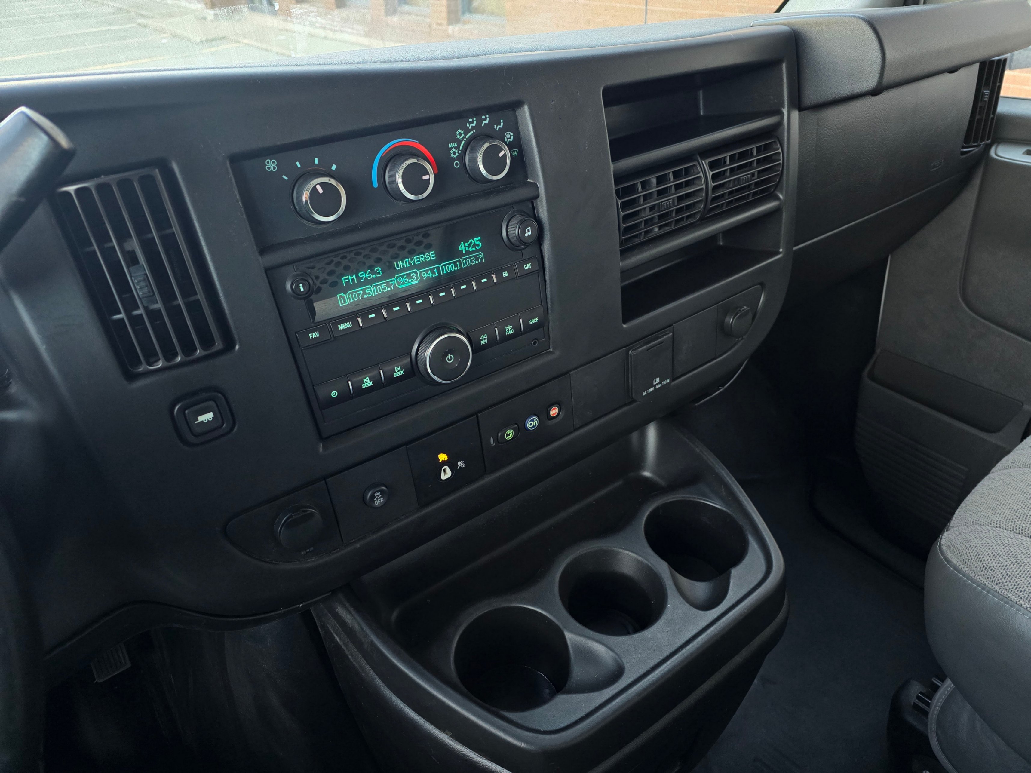 /theautoking/2018-GMC-SavanaCargo-9728896316205067.jpg