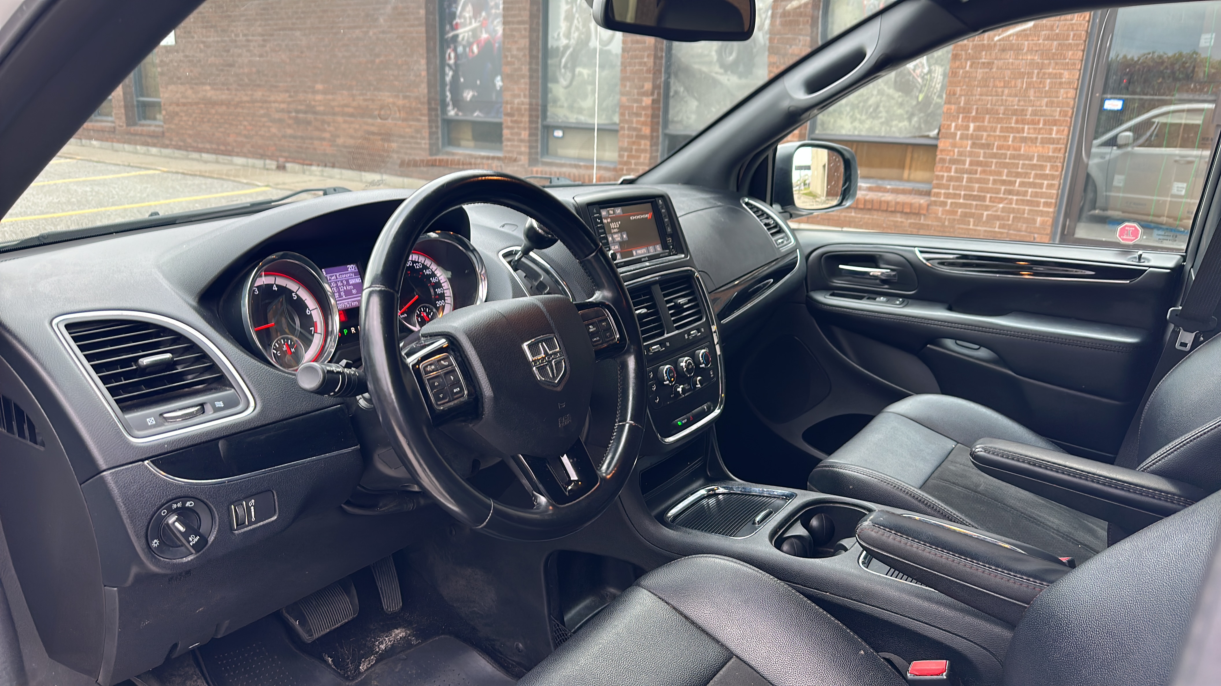 /theautoking/2019-Dodge-GrandCaravan-9911985439797946.jpg