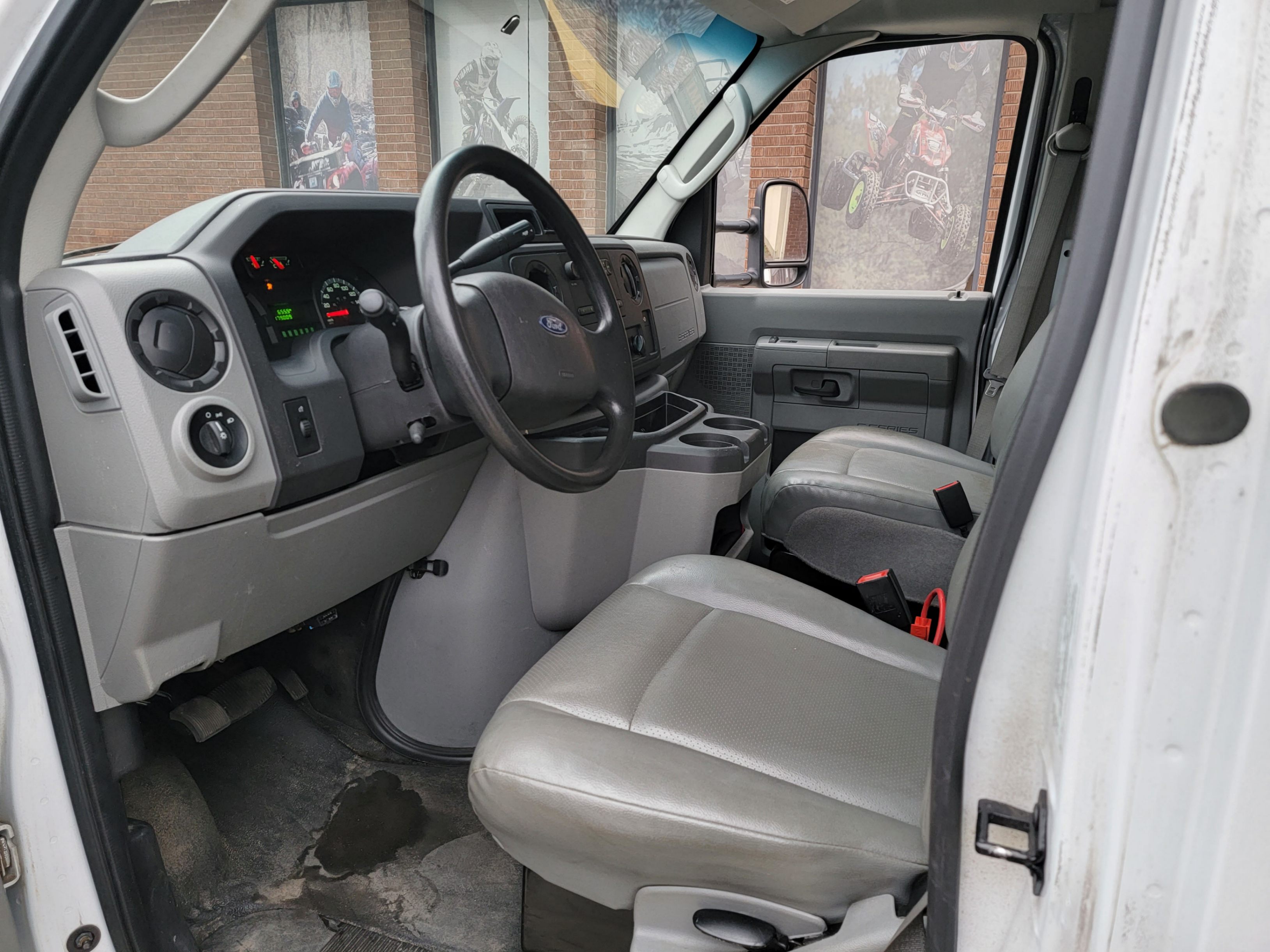 /theautoking/2019-Ford-E-SeriesCutaway-005506987090209359.jpg