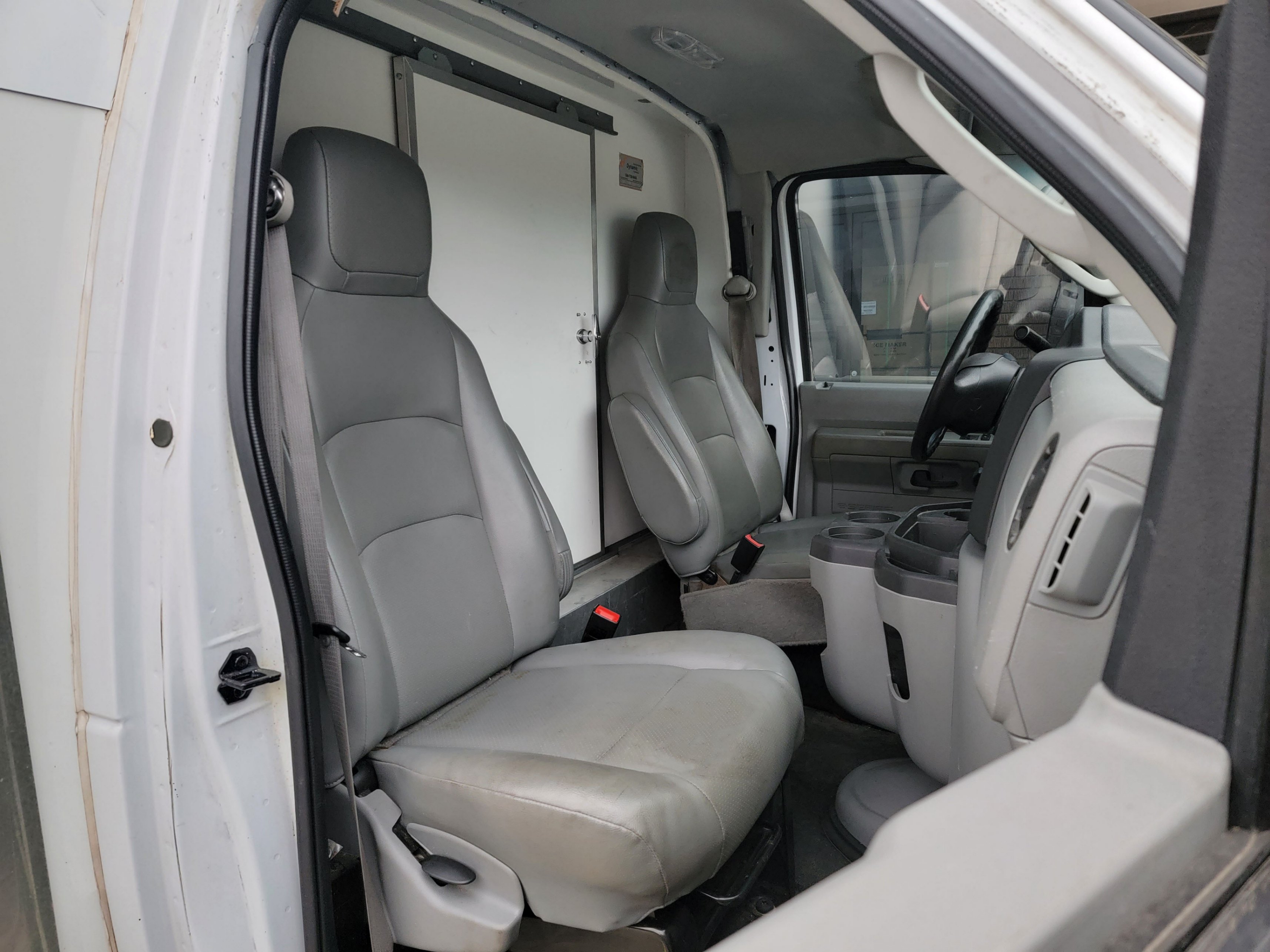 /theautoking/2019-Ford-E-SeriesCutaway-1776783842309515.jpg