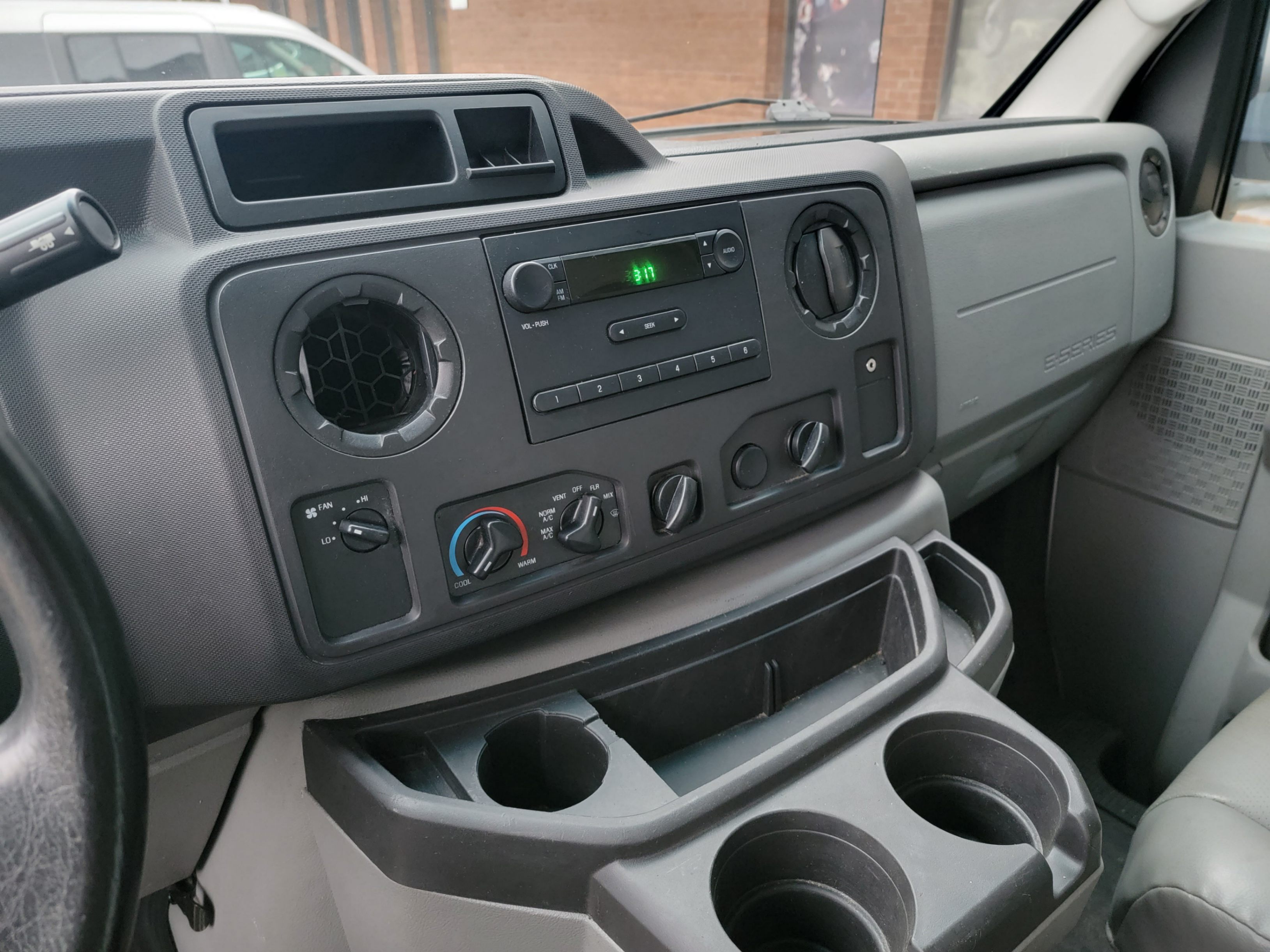 /theautoking/2019-Ford-E-SeriesCutaway-8022641837314926.jpg