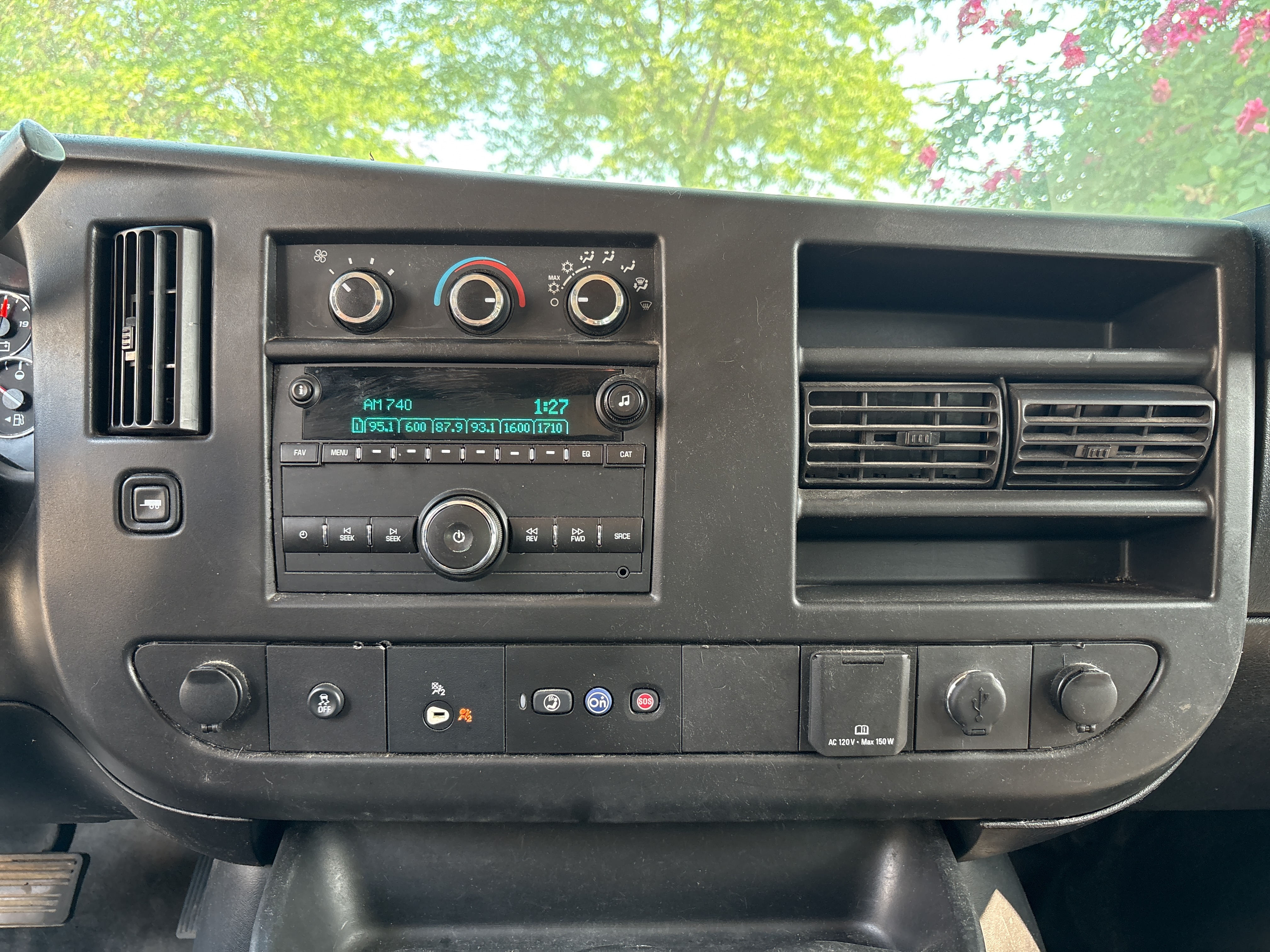/theautoking/2019-GMC-Savana-03376167214622838.jpg