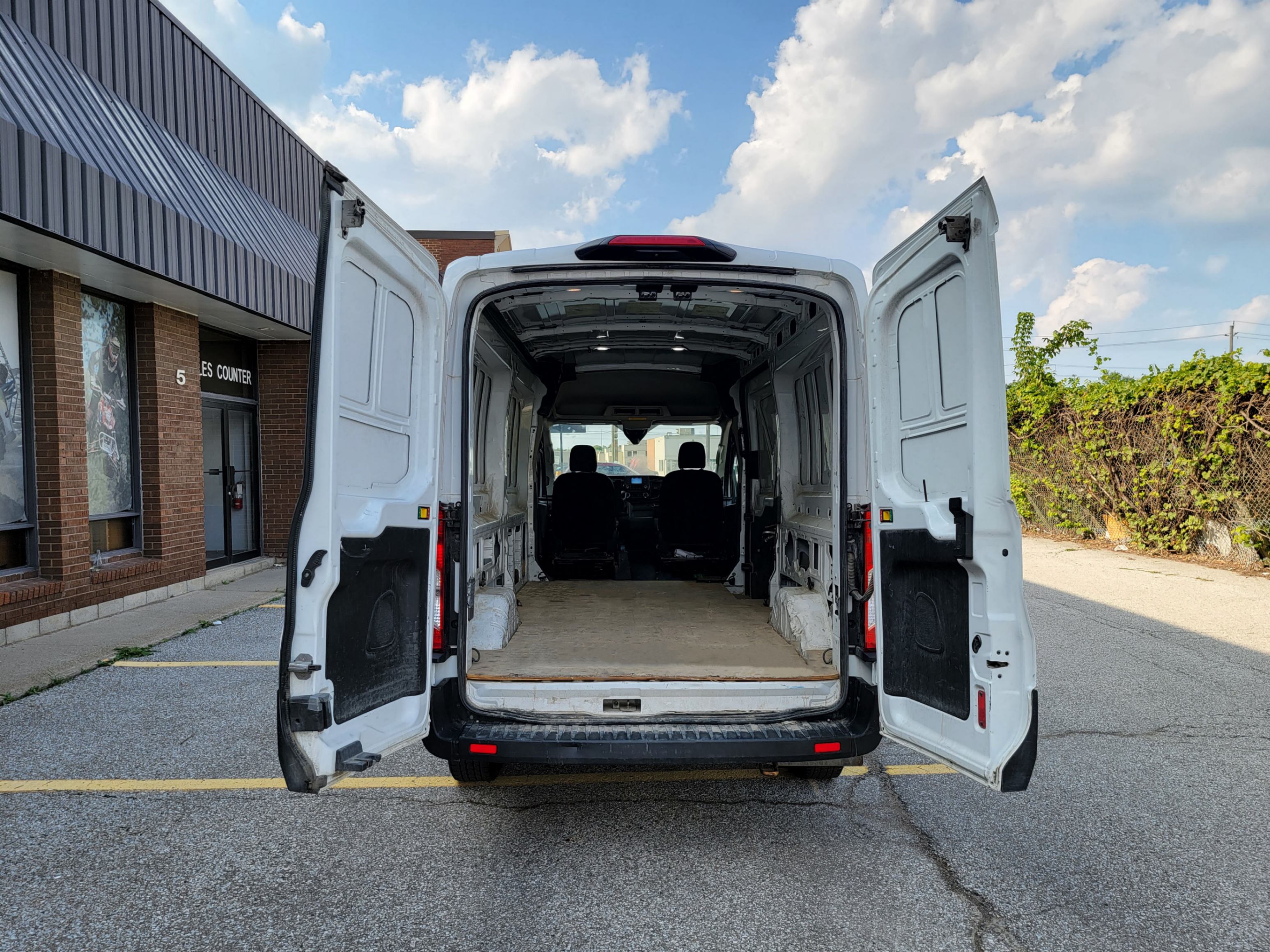 /theautoking/2020-Ford-TransitCargo-49860320402389413.jpg