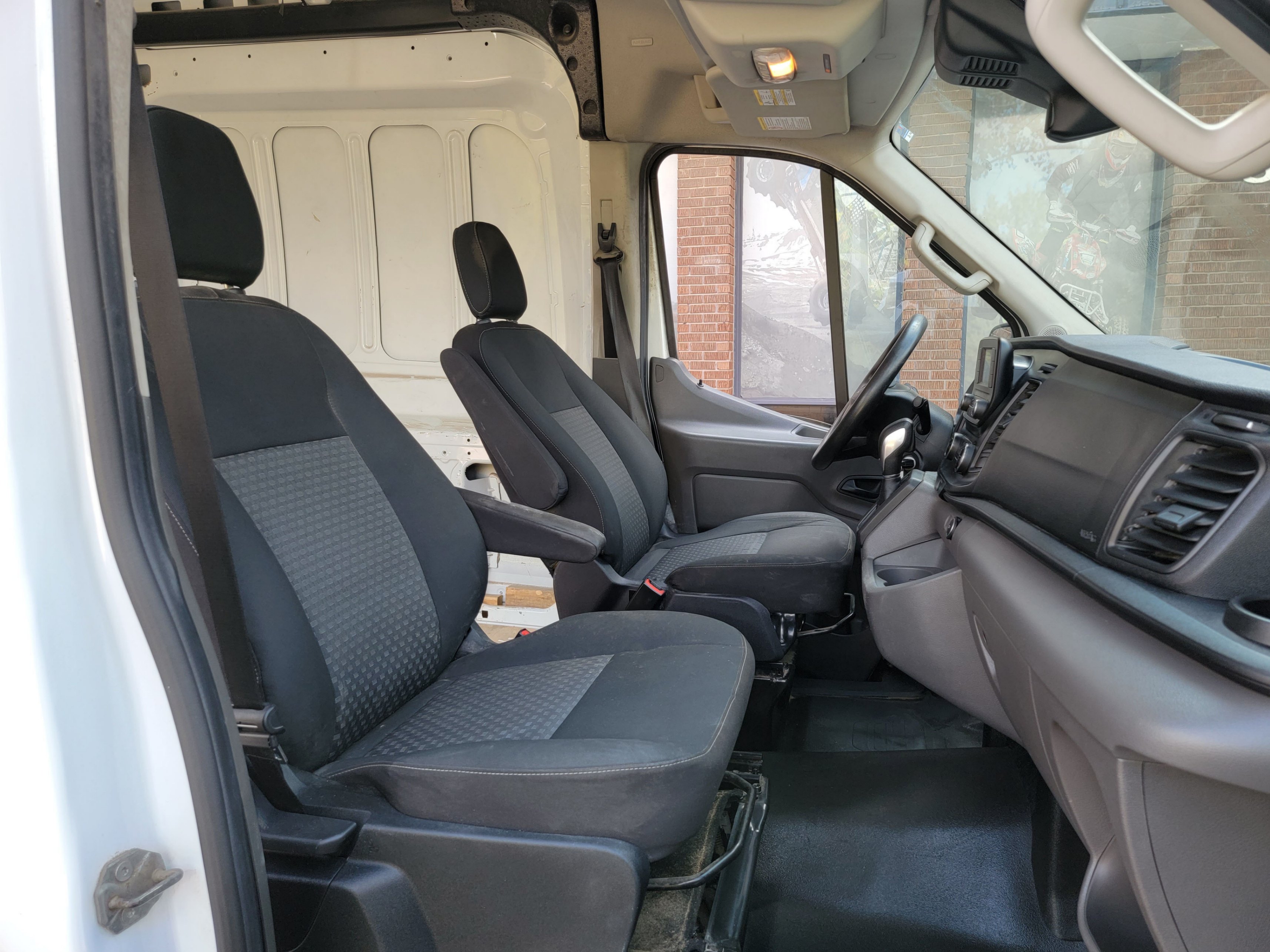 /theautoking/2020-Ford-TransitCargo-687771646832338.jpg