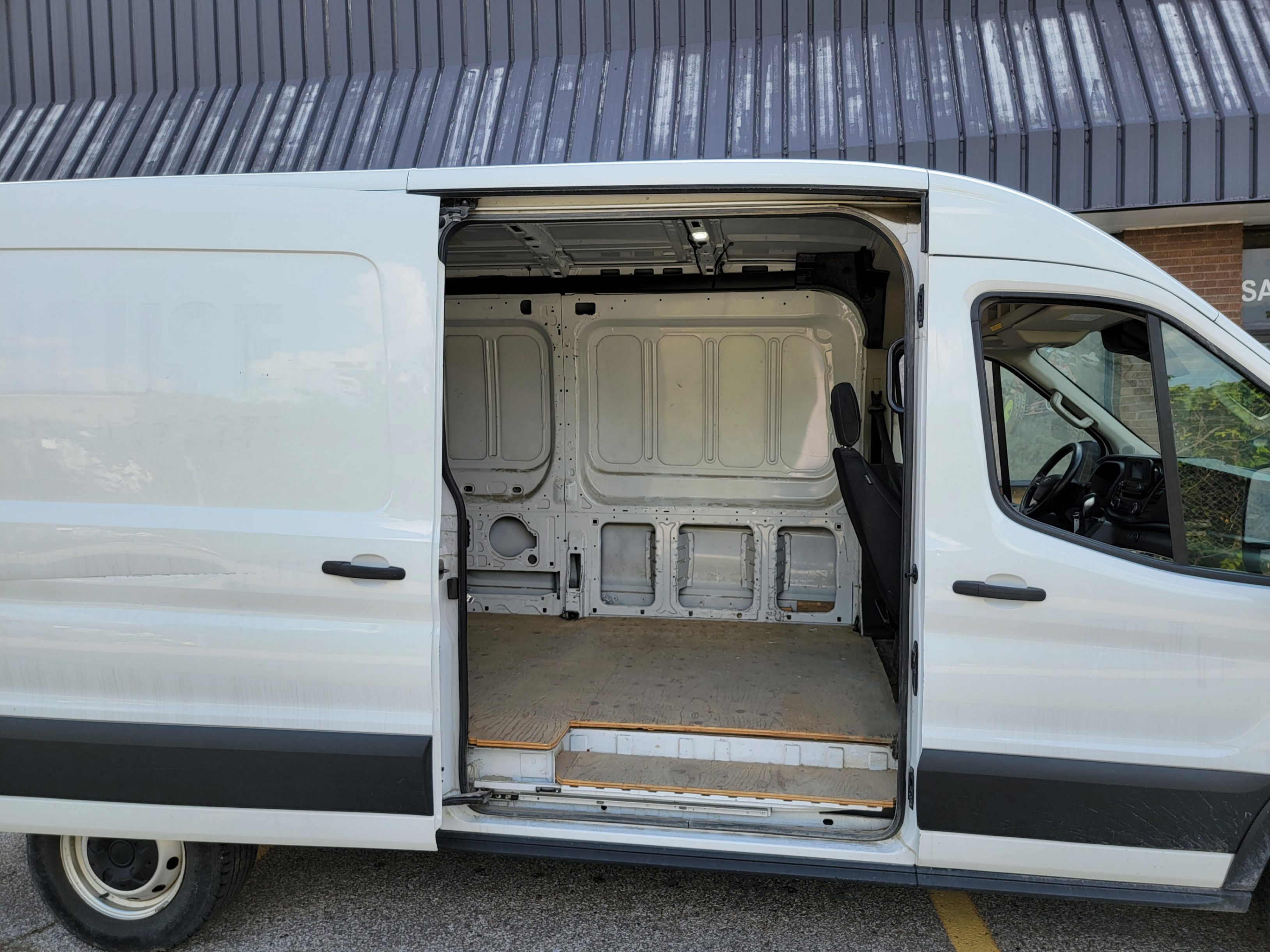 /theautoking/2020-Ford-TransitCargo-8024794331486245.jpg