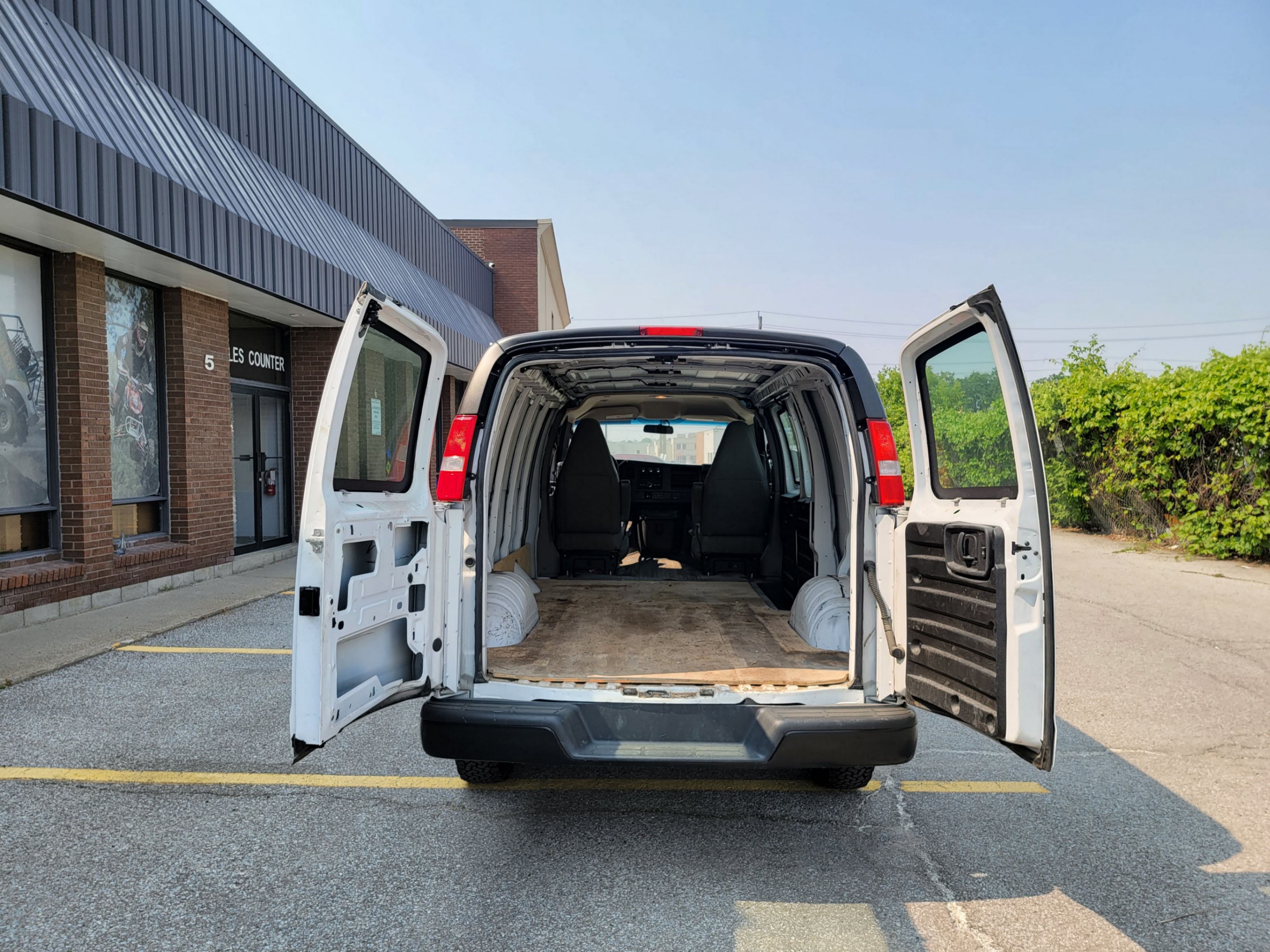/theautoking/2020-GMC-SavanaCargo-8005738043841988.jpg