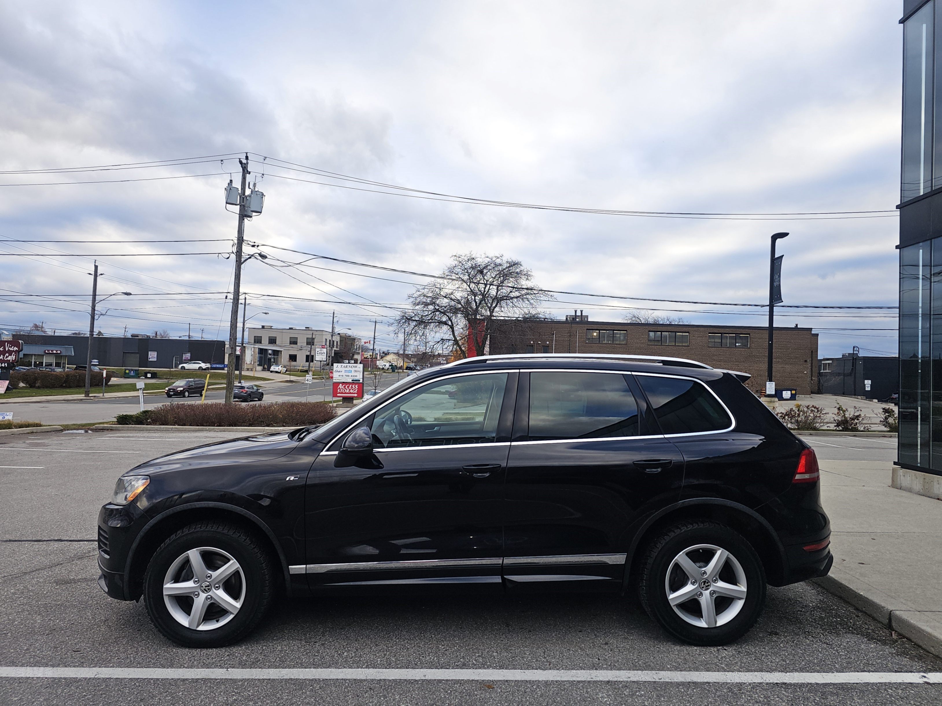 /todaysautosalesandservice/2014-Volkswagen-Touareg-1358257185240488.jpg