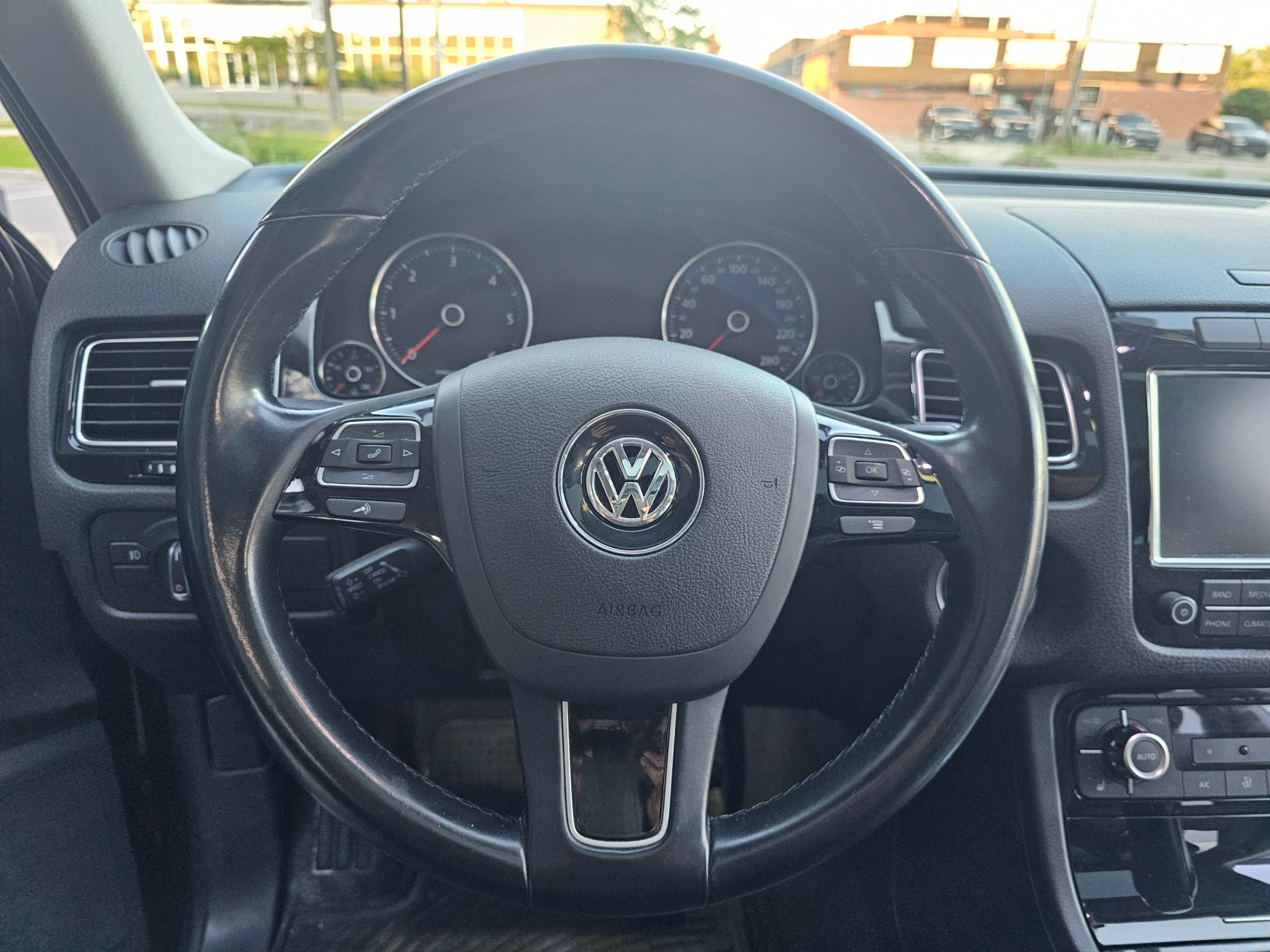/todaysautosalesandservice/2014-Volkswagen-Touareg-2080832635322578.jpg