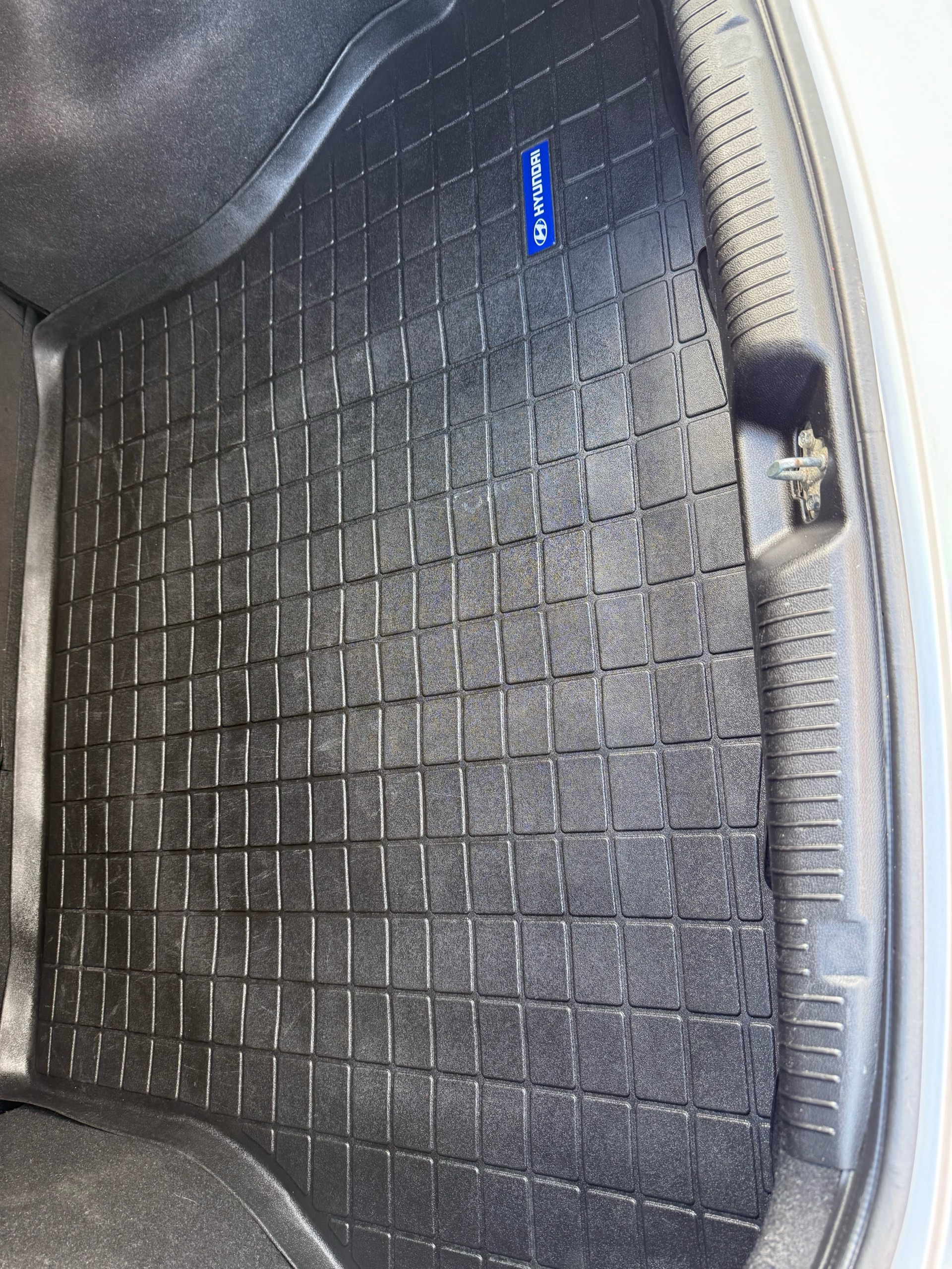 /uncoolautosales/2015-Hyundai-Elantra-1830069541575845.jpg