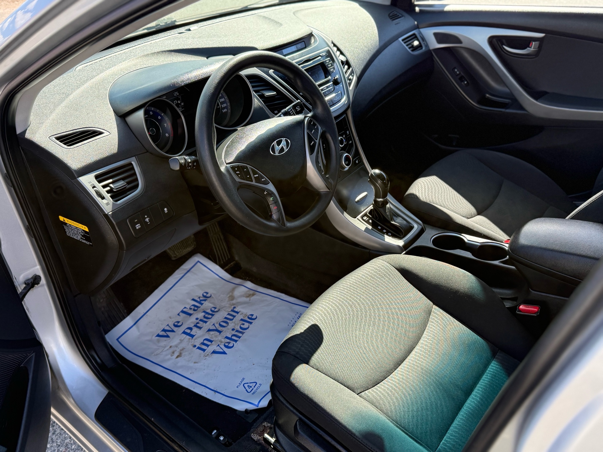/uncoolautosales/2015-Hyundai-Elantra-5509379585657563.jpg