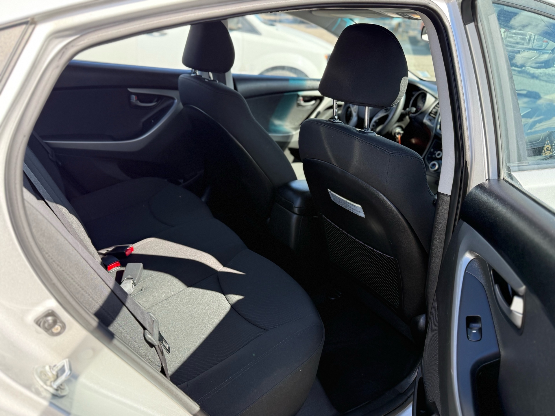 /uncoolautosales/2015-Hyundai-Elantra-648939893211421.jpg