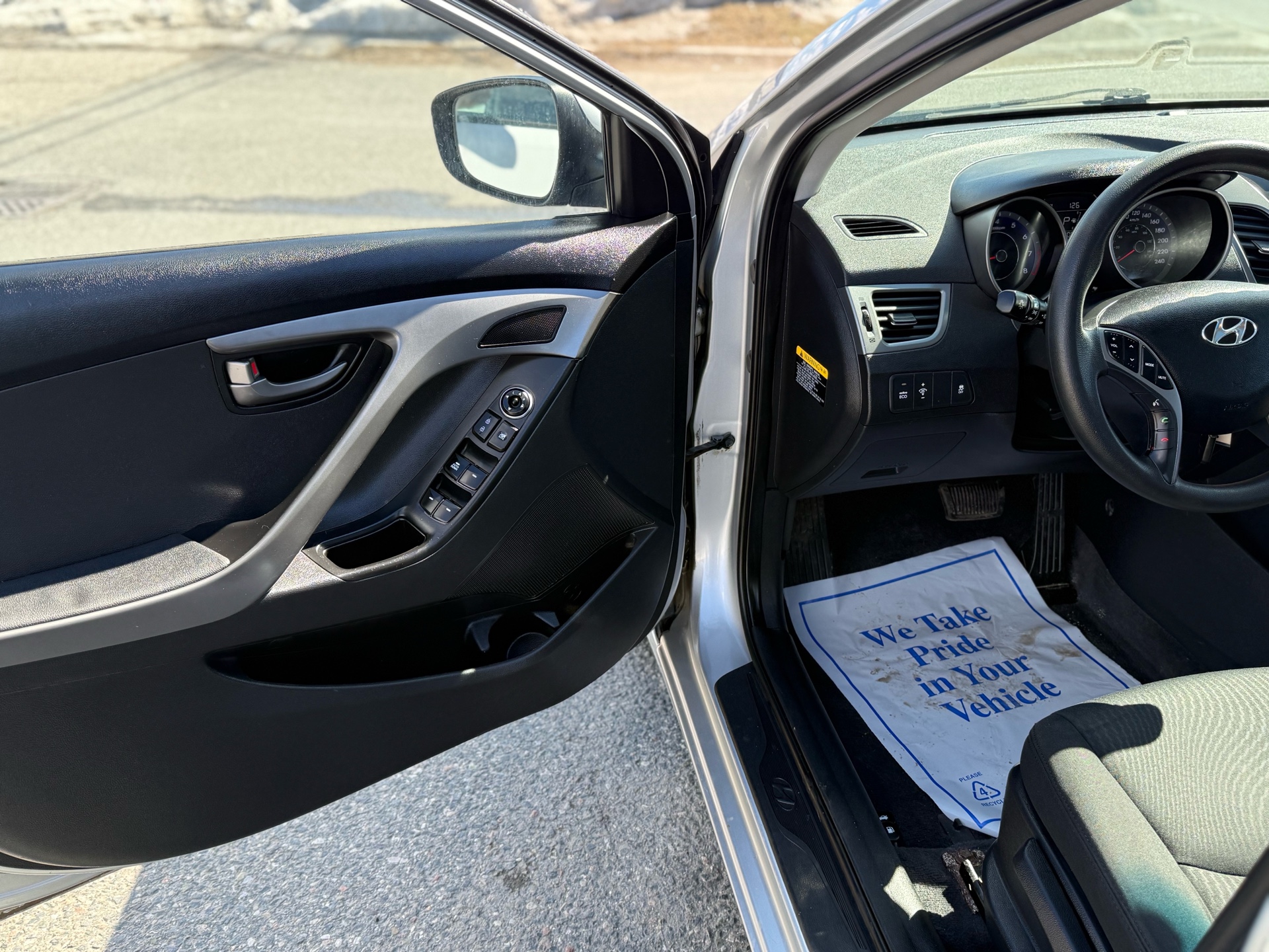 /uncoolautosales/2015-Hyundai-Elantra-8814343001402594.jpg