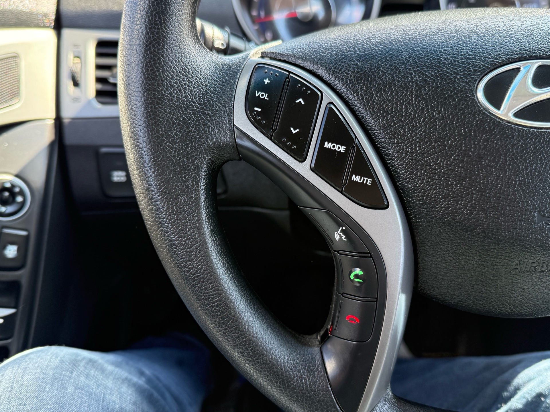/uncoolautosales/2015-Hyundai-Elantra-9955659923515652.jpg