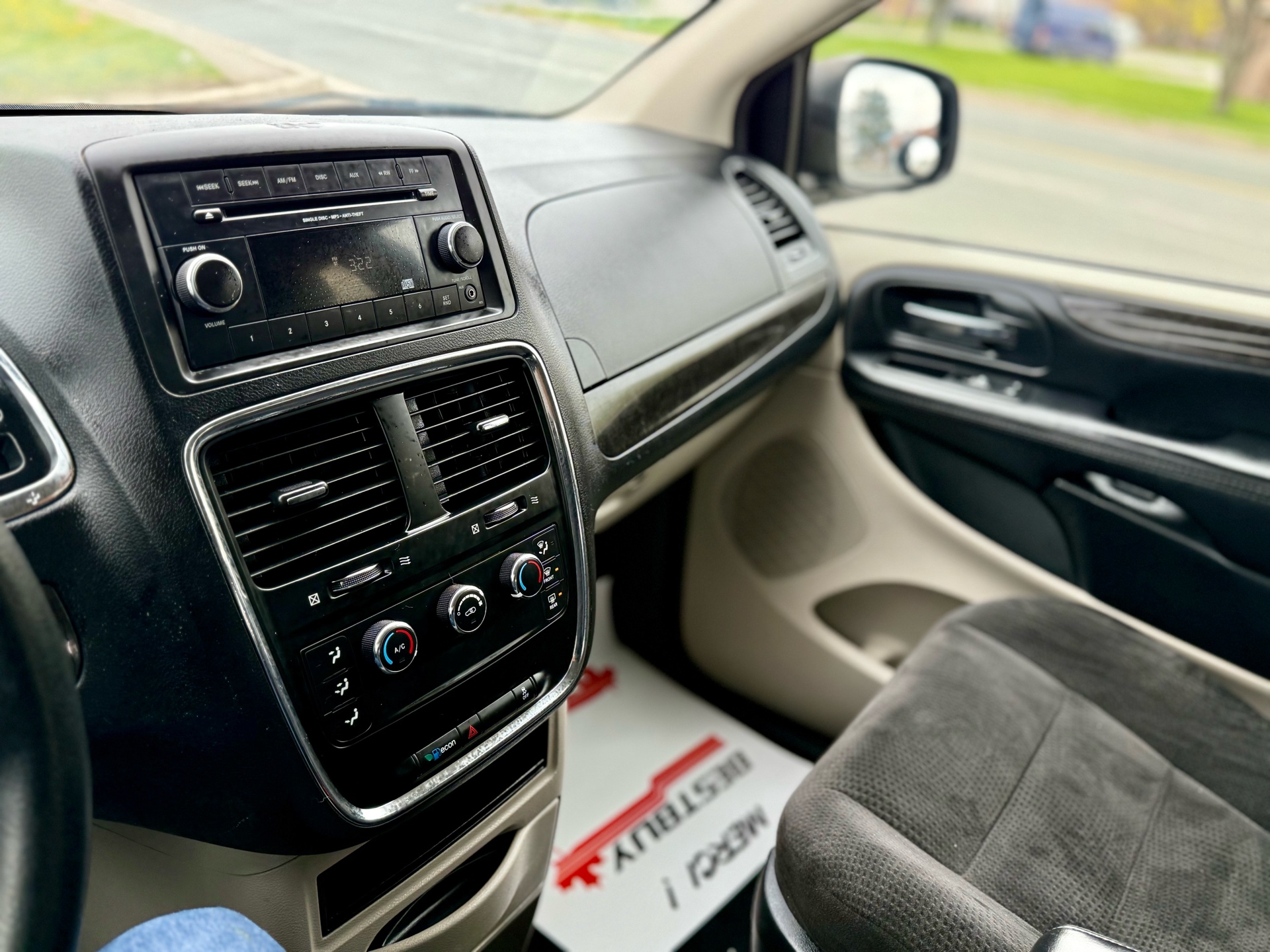 /uncoolautosales/2016-Dodge-GrandCaravan-08253156876240708.jpg