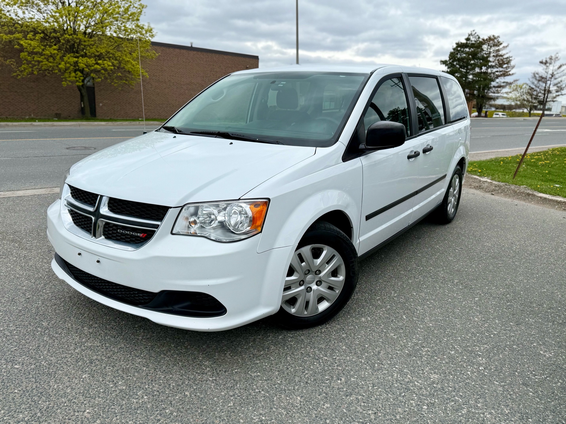 /uncoolautosales/2016-Dodge-GrandCaravan-7884469628035269.jpg