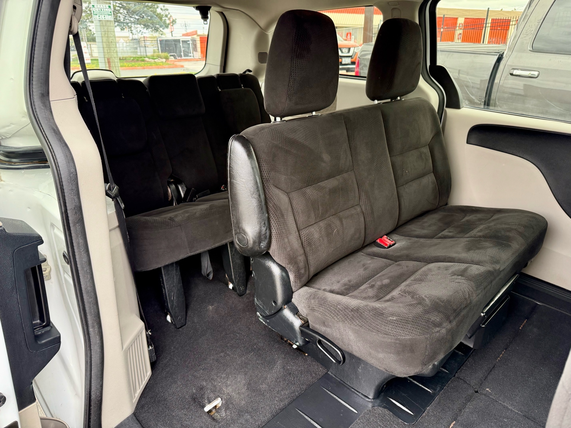 /uncoolautosales/2016-Dodge-GrandCaravan-9936536599793047.jpg