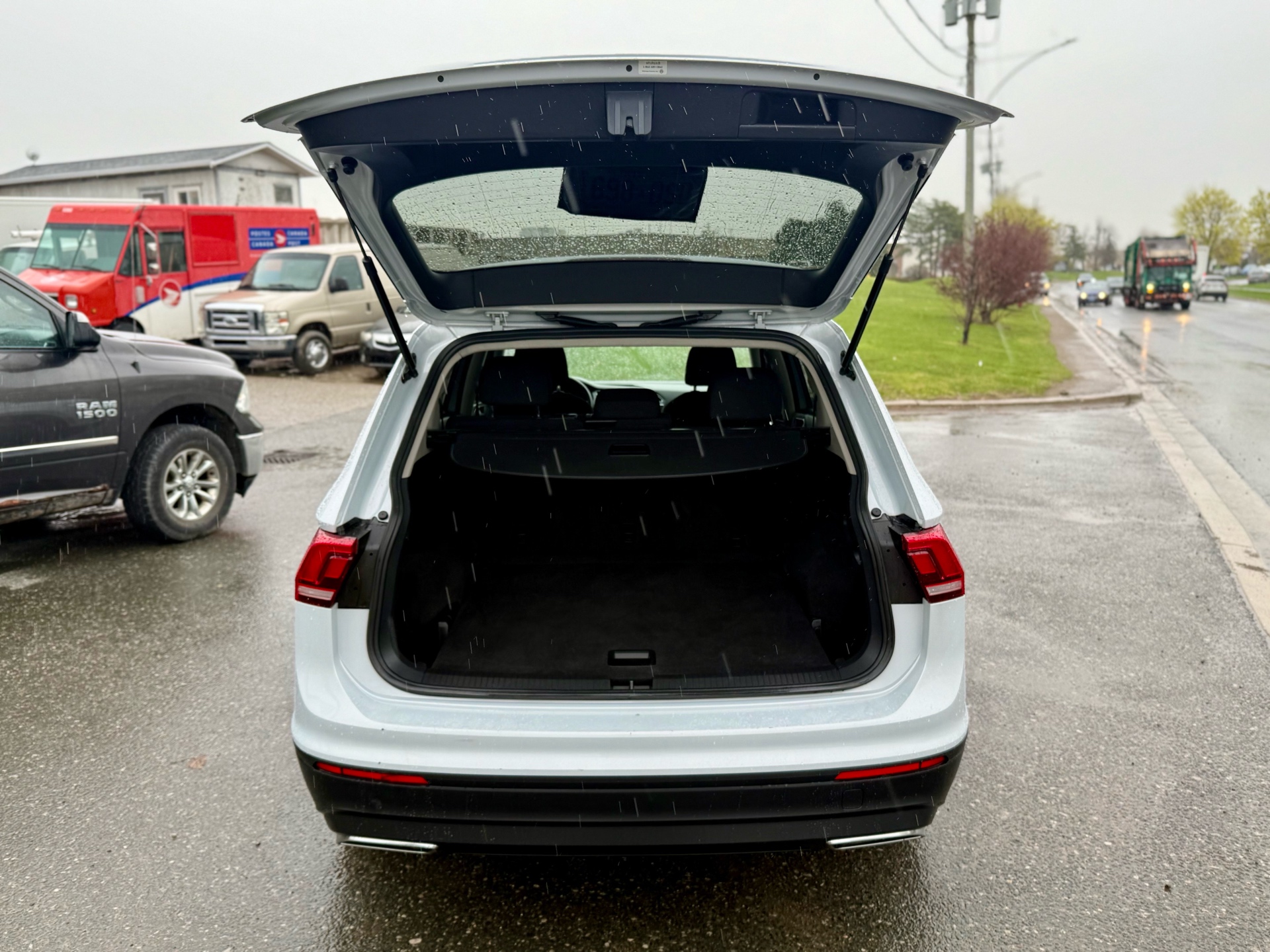 /uncoolautosales/2018-Volkswagen-Tiguan-020127768334702312.jpg