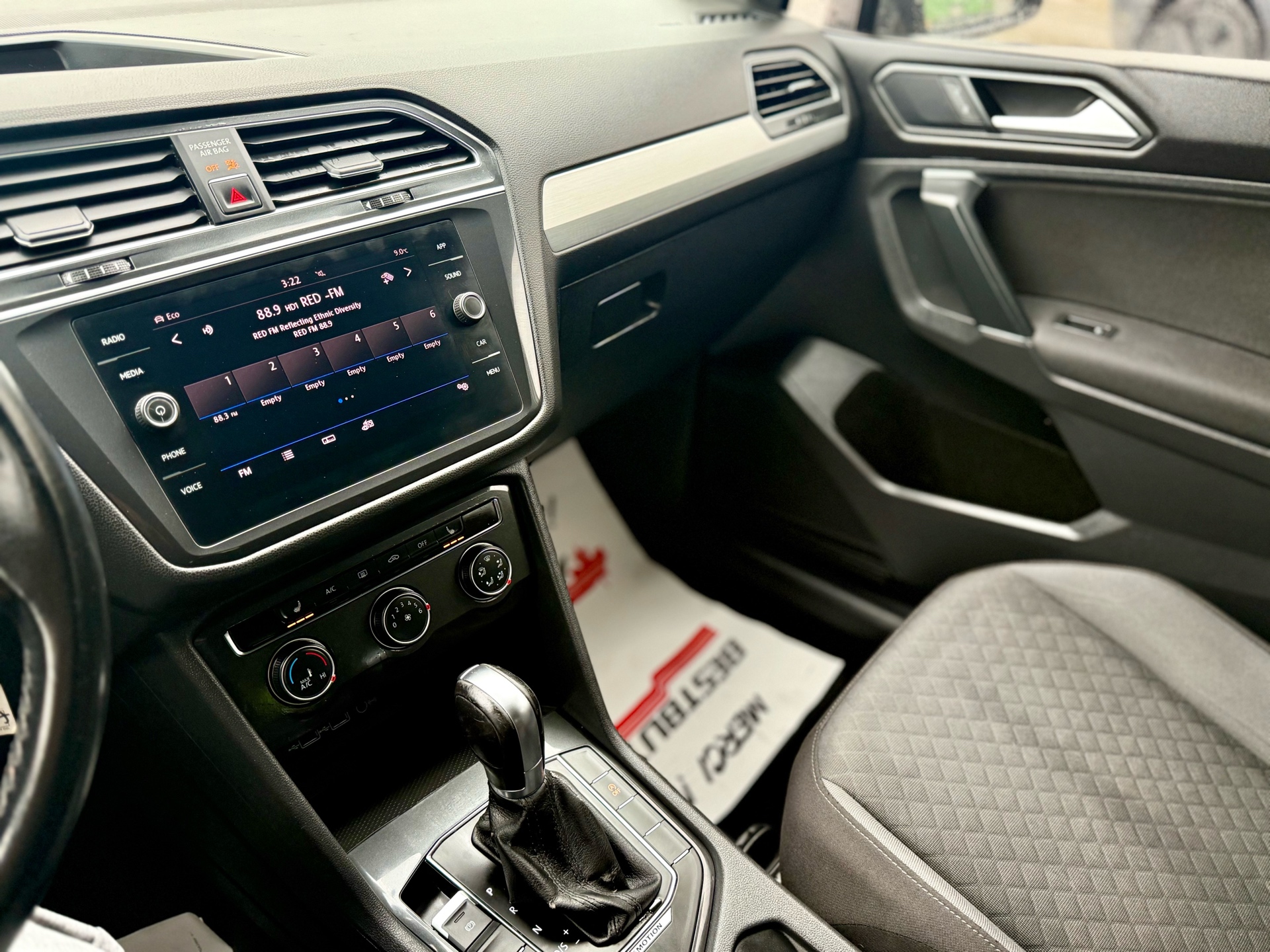 /uncoolautosales/2018-Volkswagen-Tiguan-47236783811667715.jpg