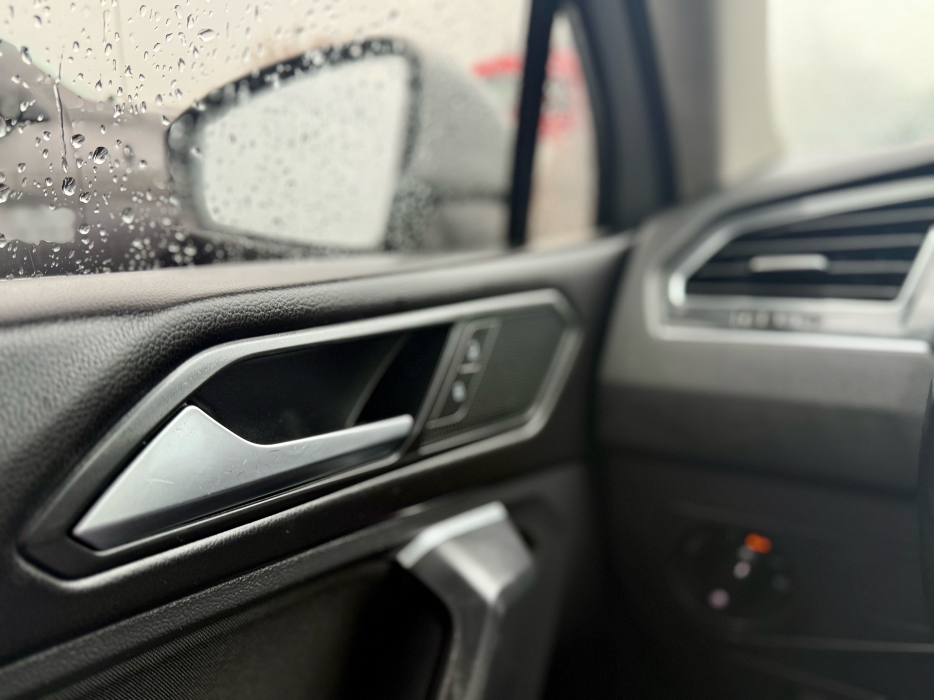 /uncoolautosales/2018-Volkswagen-Tiguan-48901289911725.jpg