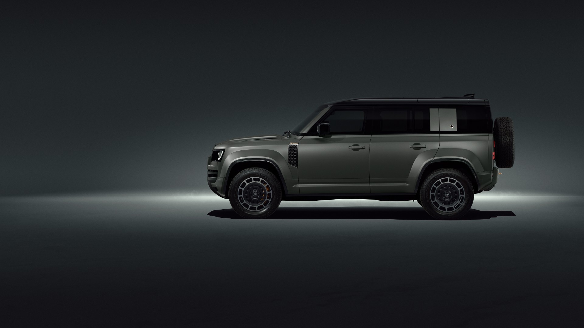 https://image123.azureedge.net/vertexautocorp/39975941895348077-land_rover_defender_octa_edition_one-1920x1080.jpg
