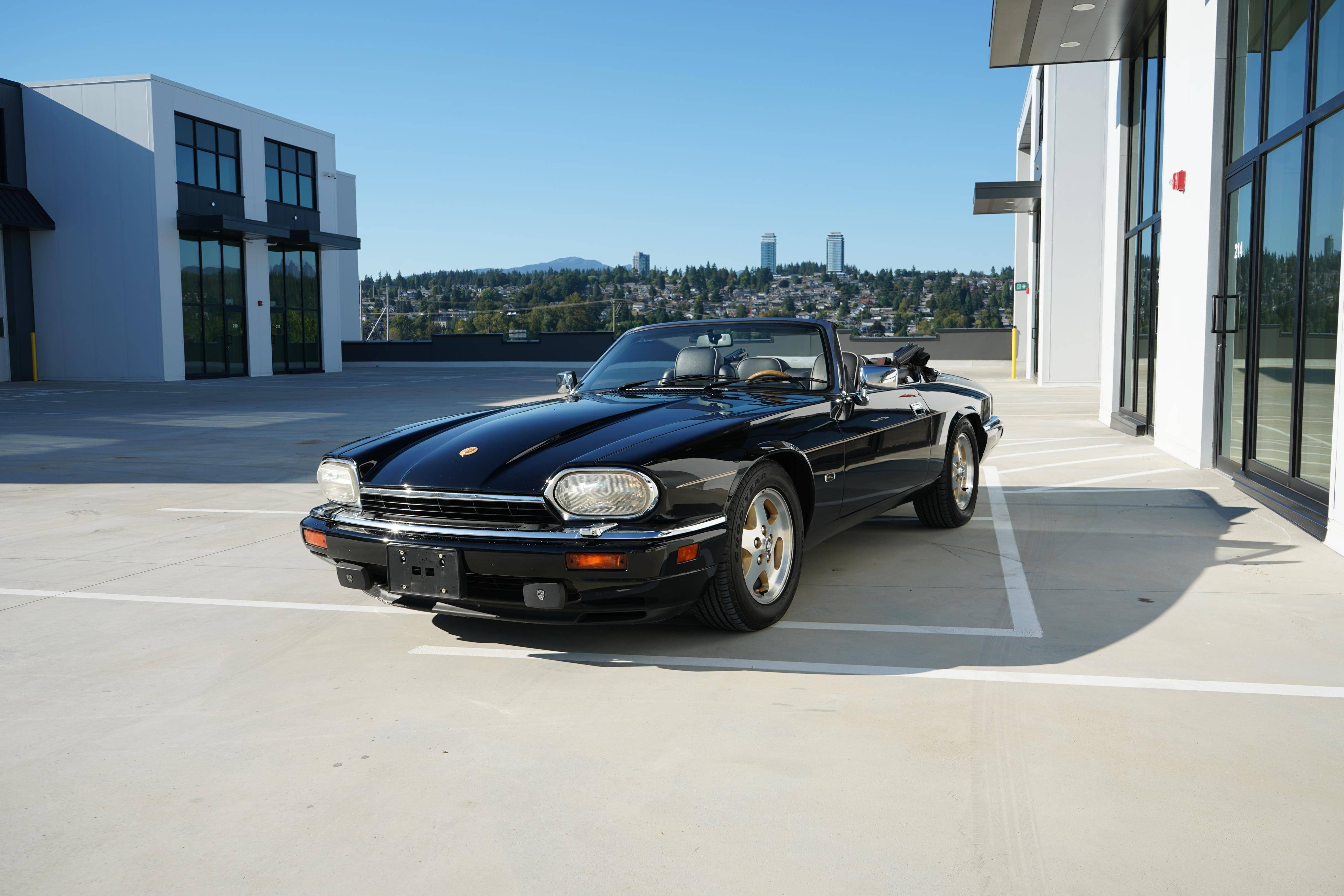 /worldwidemodernauto/1996-Jaguar-XJS-5631973834244137.jpg