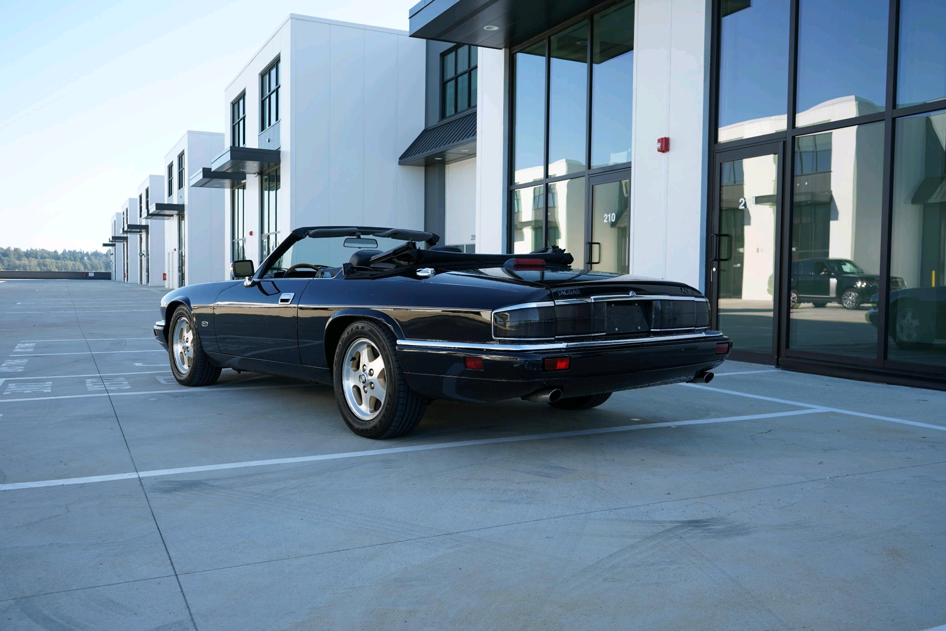 /worldwidemodernauto/1996-Jaguar-XJS-6688524069980146.jpg