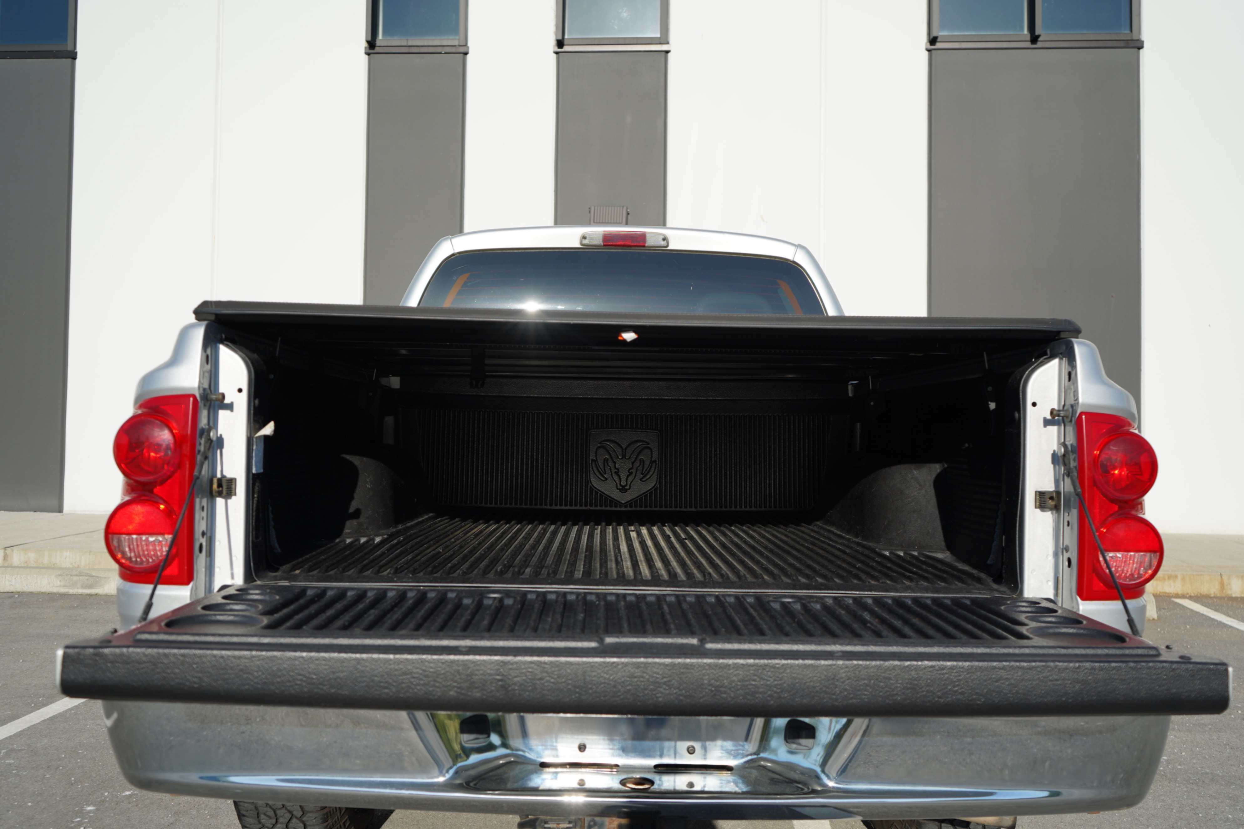 /worldwidemodernauto/2006-Dodge-Dakota-058360330103132796.jpg