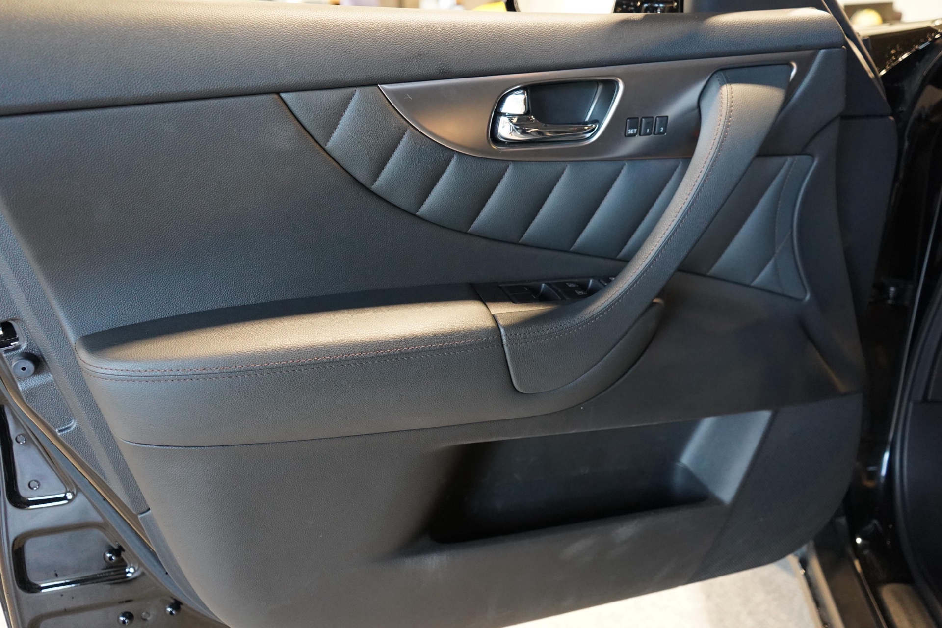 /worldwidemodernauto/2010-INFINITI-FX35-01767814719436367.jpg