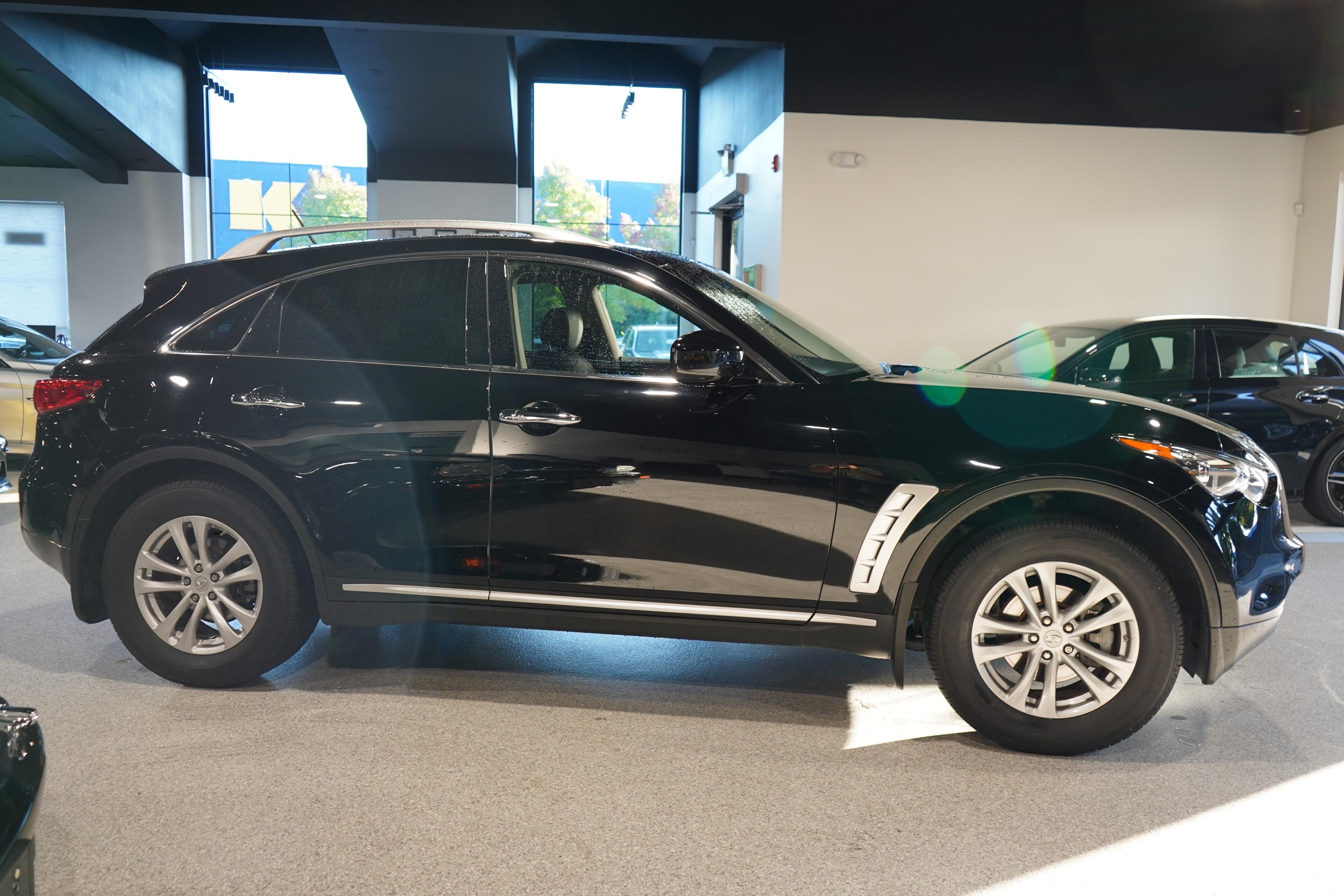 /worldwidemodernauto/2010-INFINITI-FX35-15860555983289326.jpg